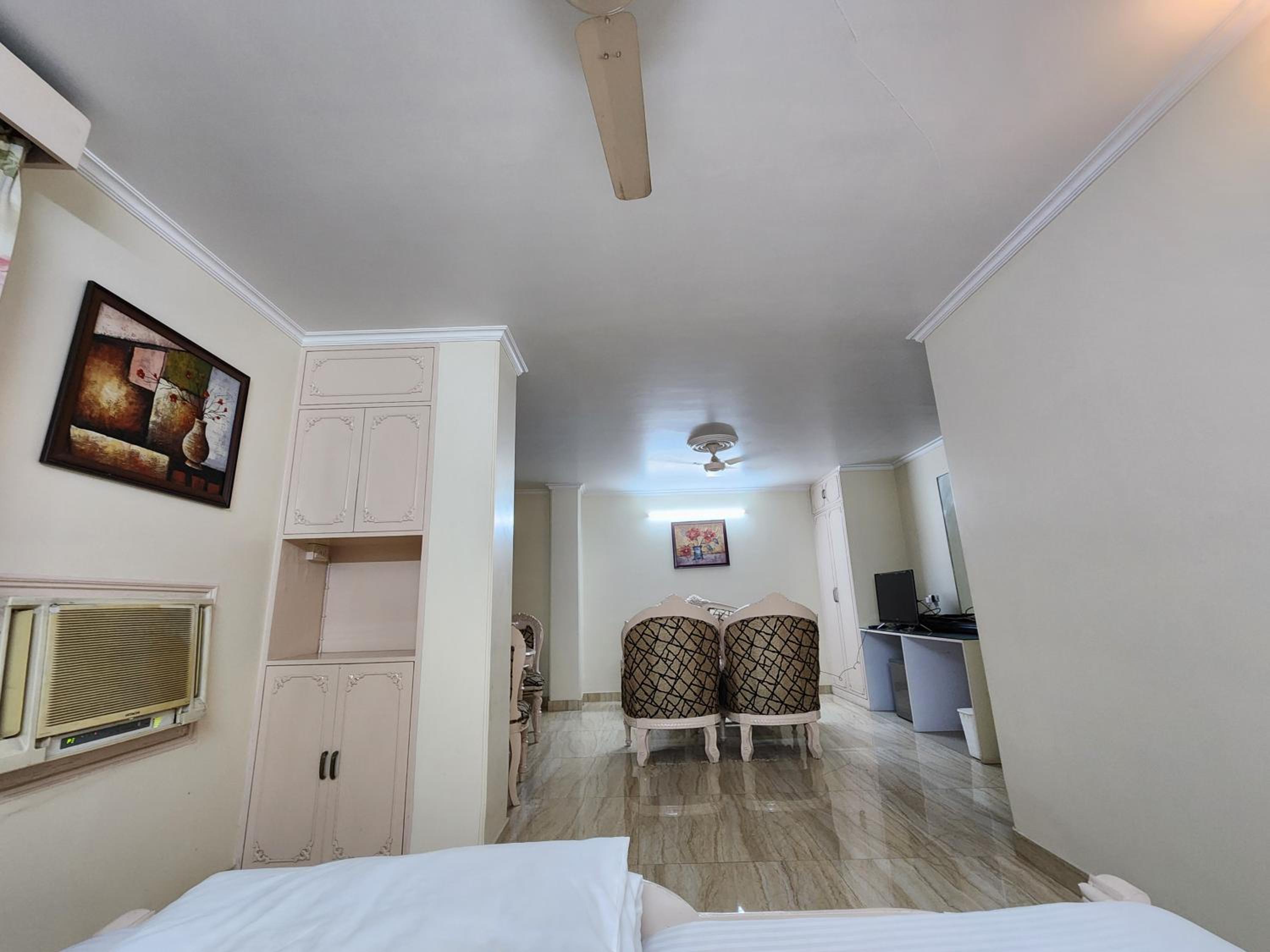 Queen Room photo 3