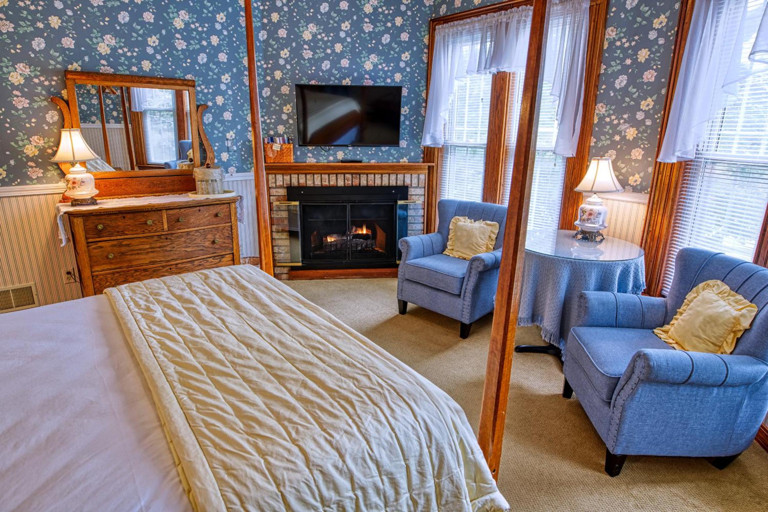 Queen Room photo 3
