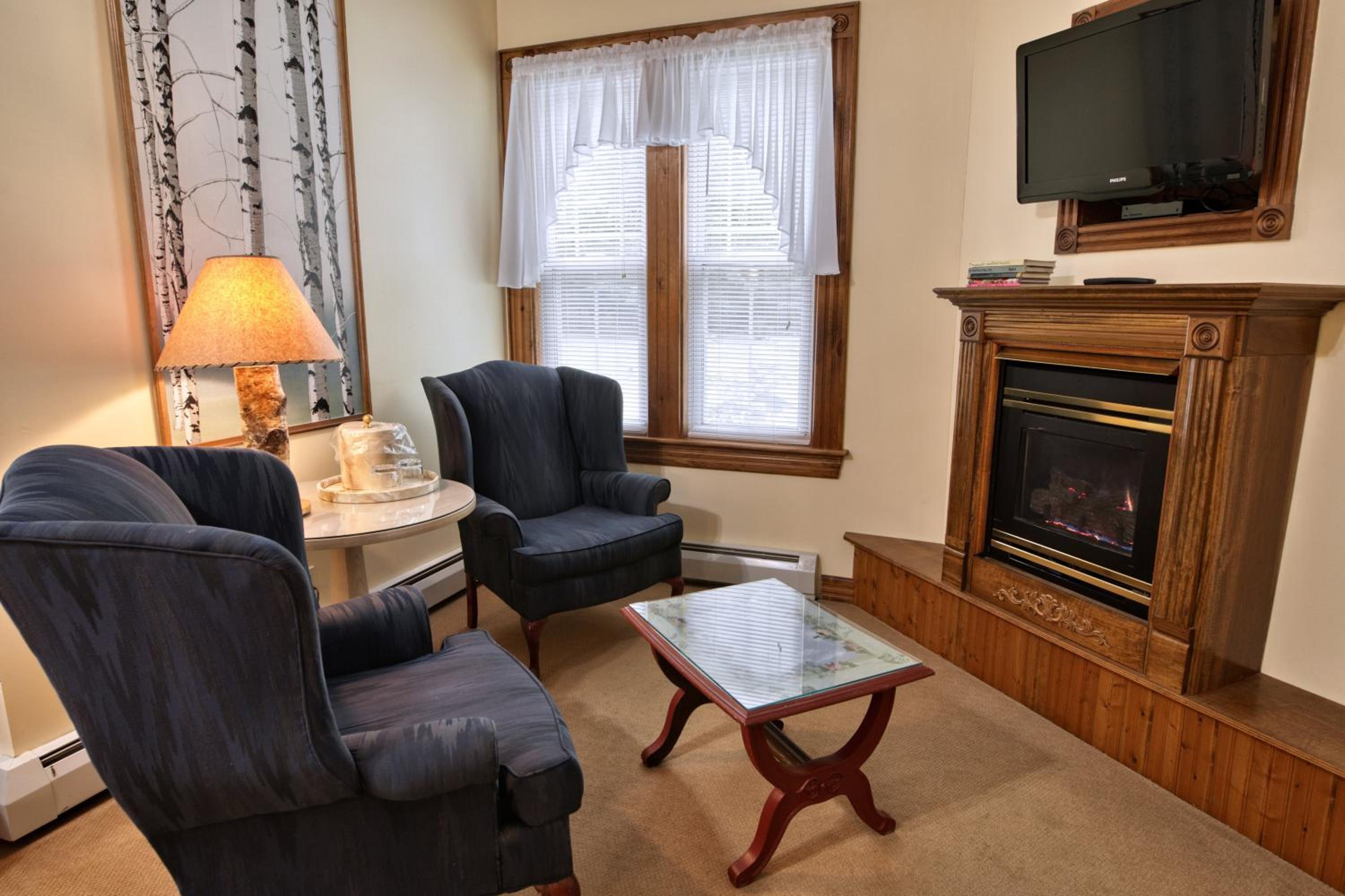 King Suite with Balcony photo 2