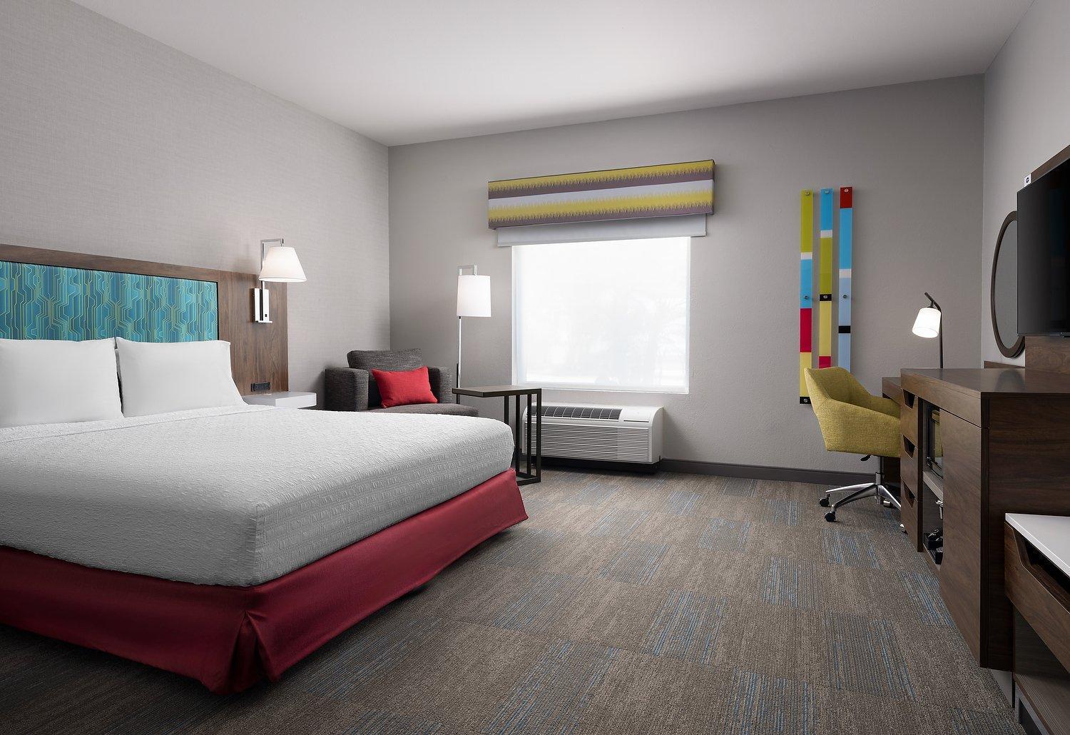 King Room with Roll-In Shower - Mobility and Hearing Access/Non-Smoking - Photo 6