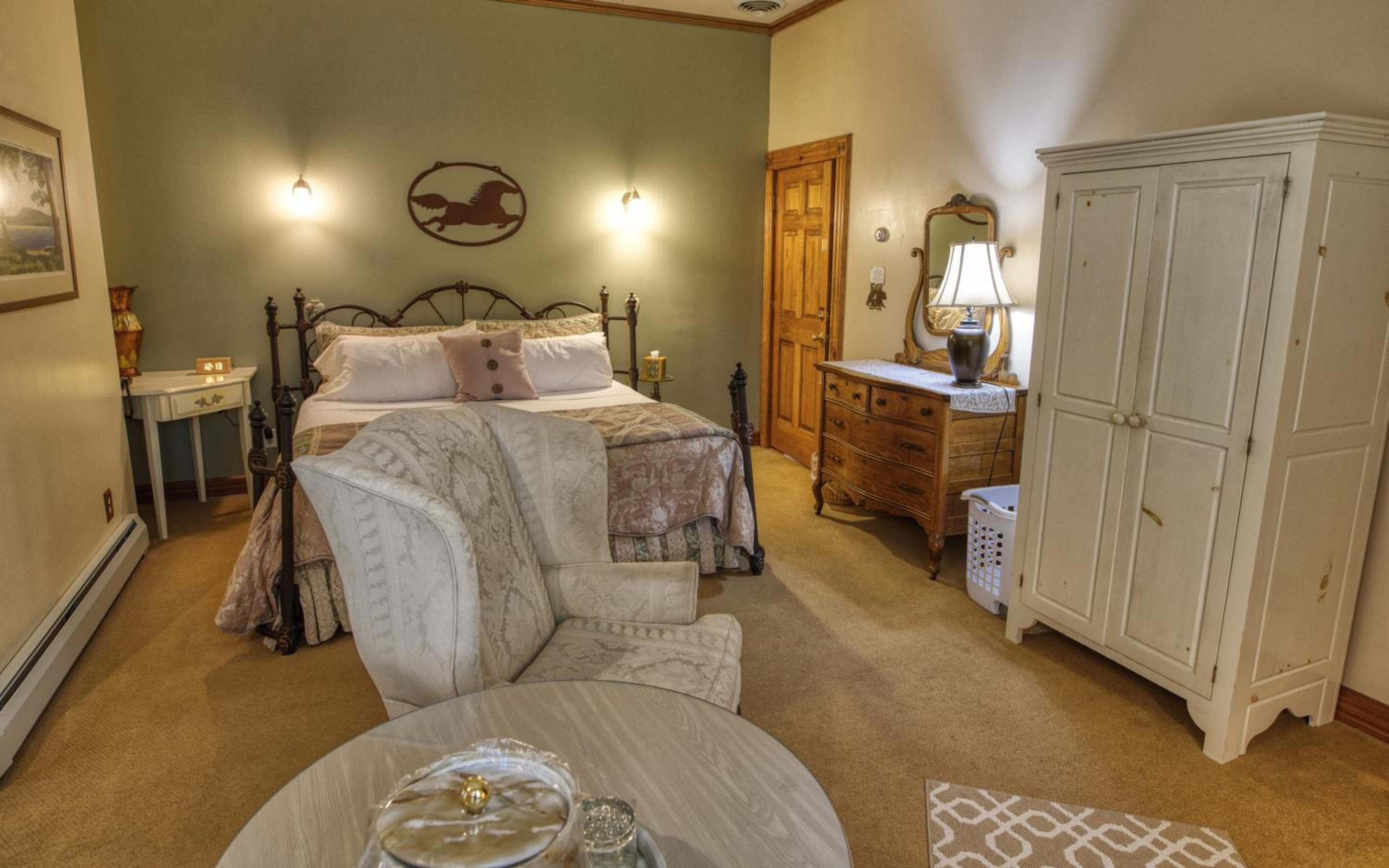 King Suite with Balcony photo 2