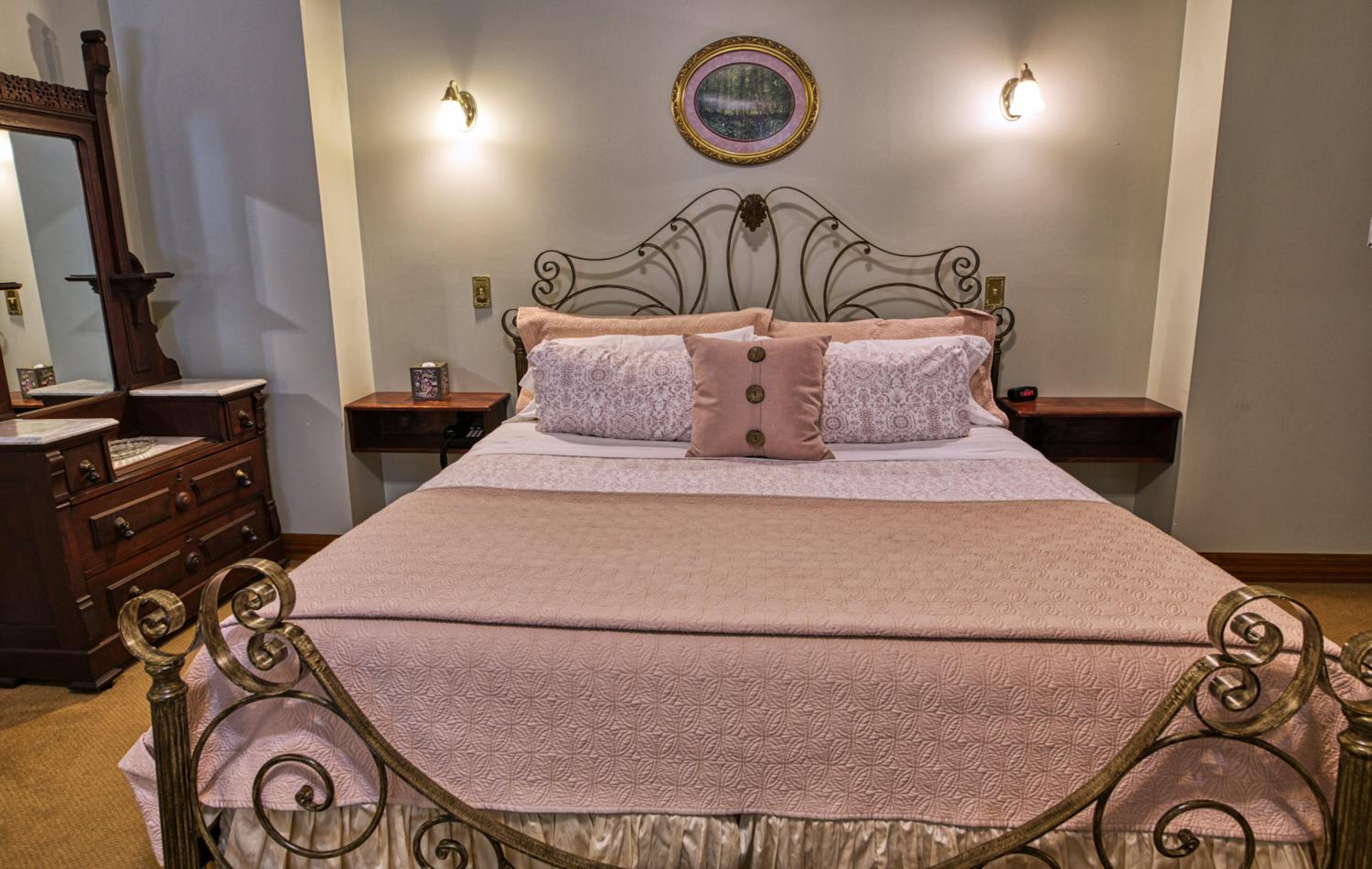 King Suite with Balcony photo 3