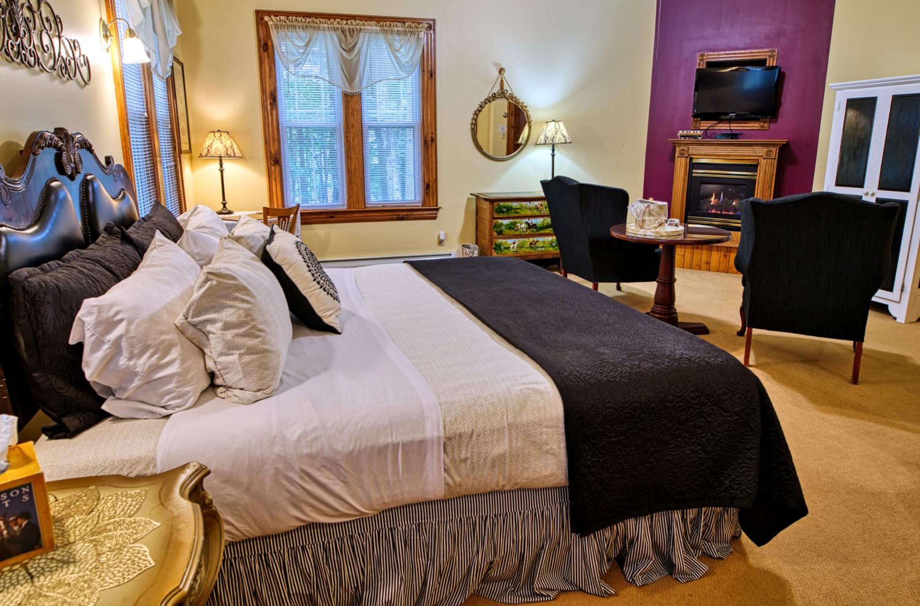 King Suite with Spa Bath photo 2