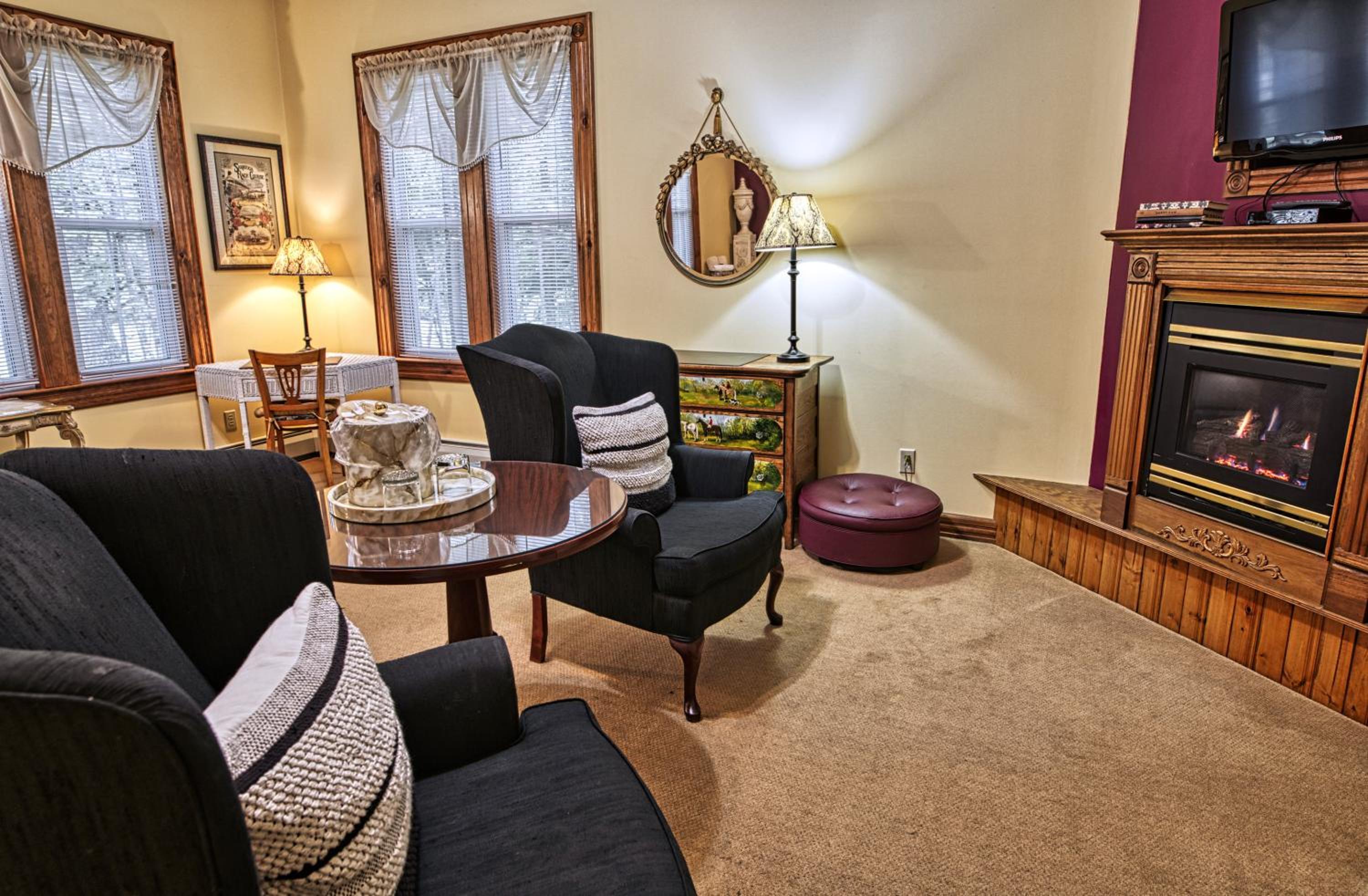 King Suite with Spa Bath photo 3
