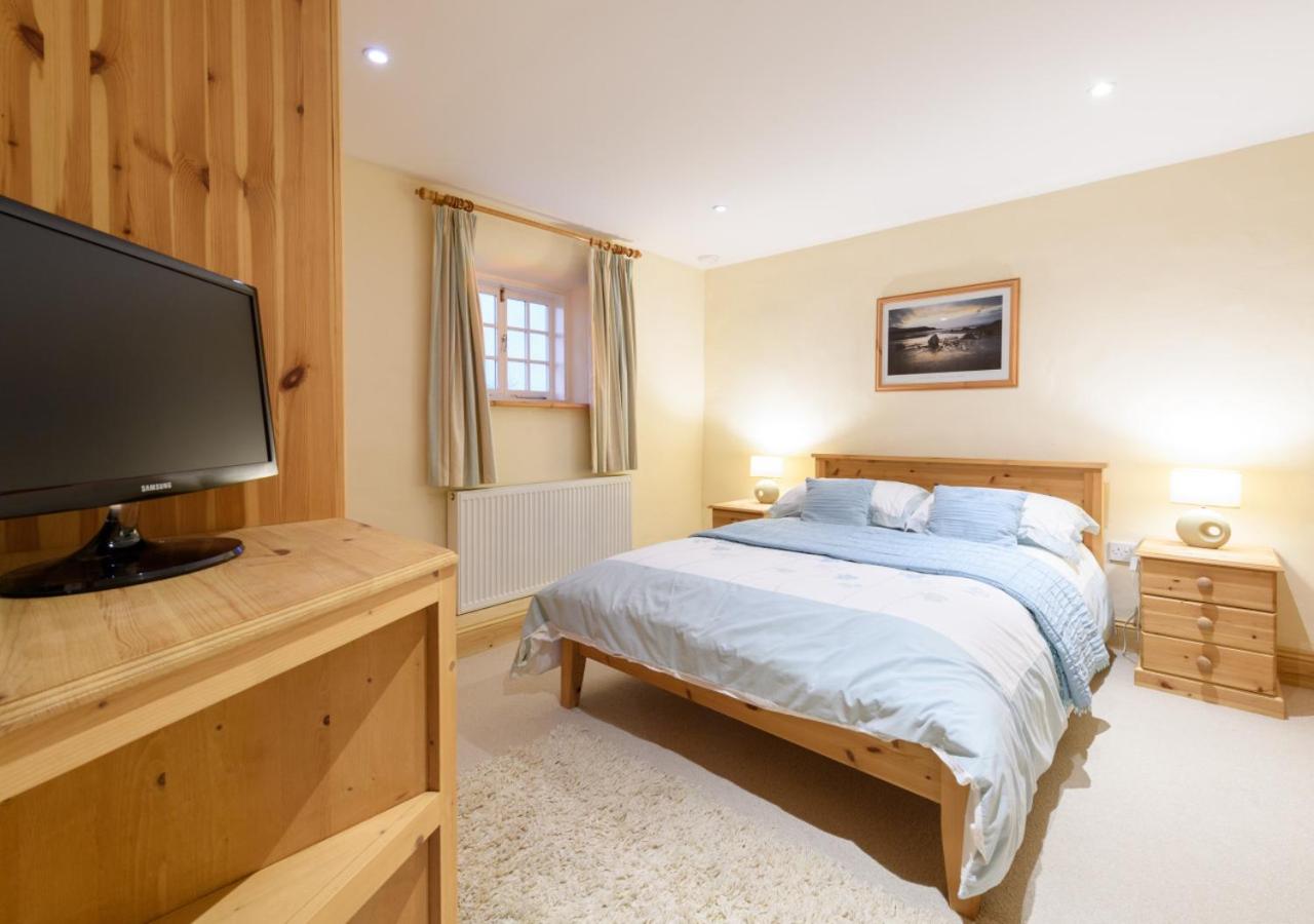 Three-Bedroom House photo 3