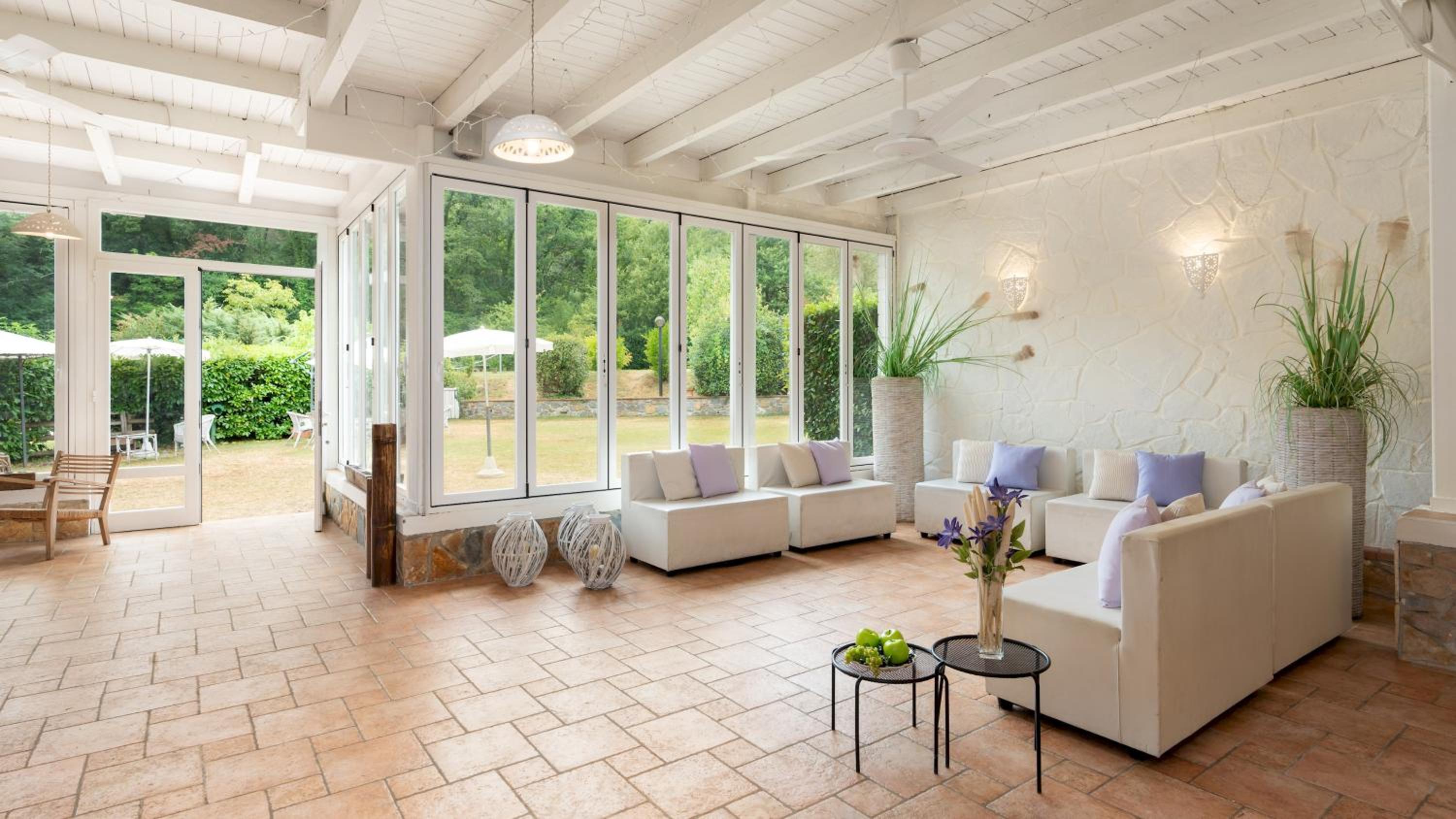 Fourteen-Bedroom Villa photo 1