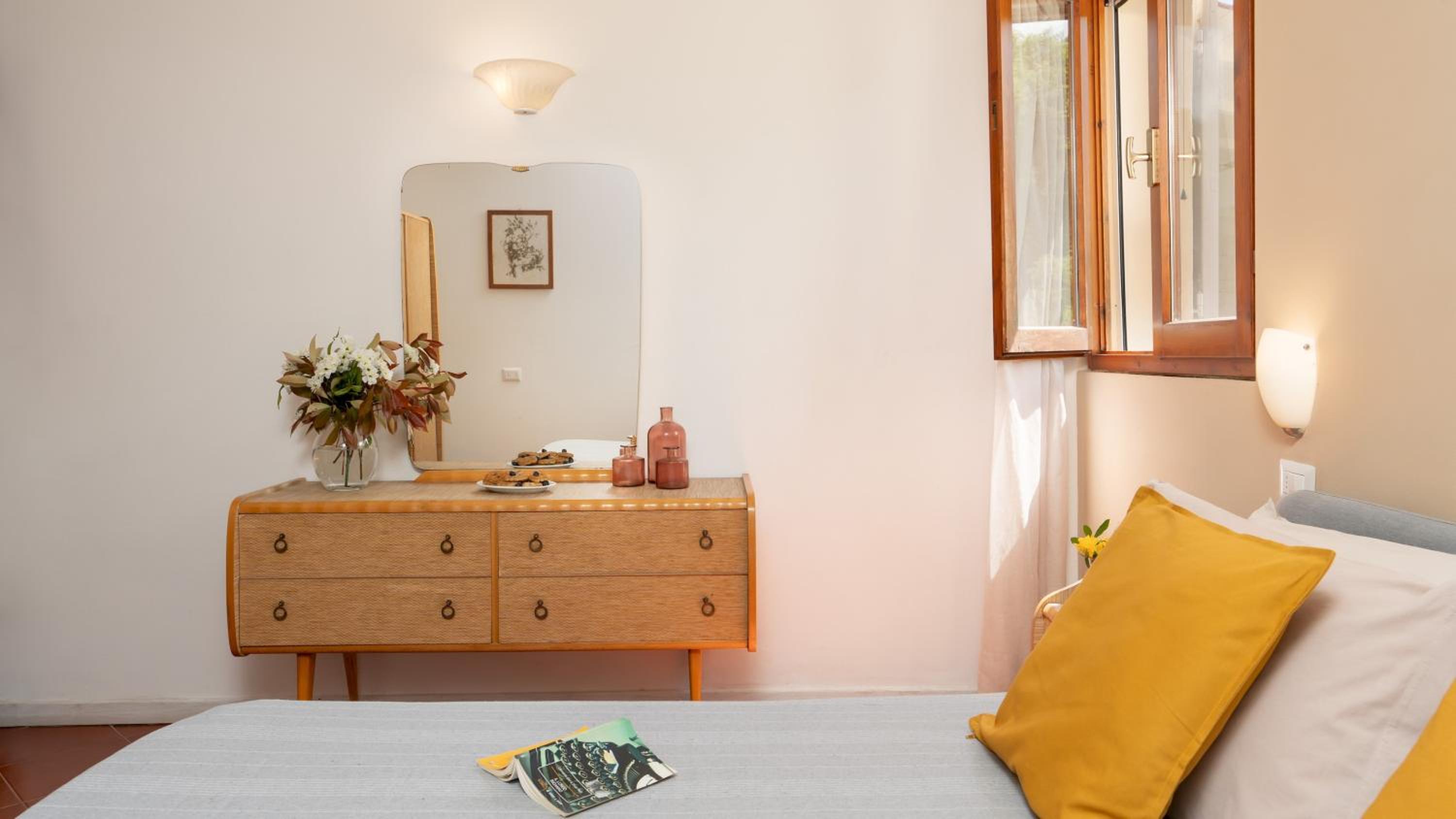 Fourteen-Bedroom Villa photo 2