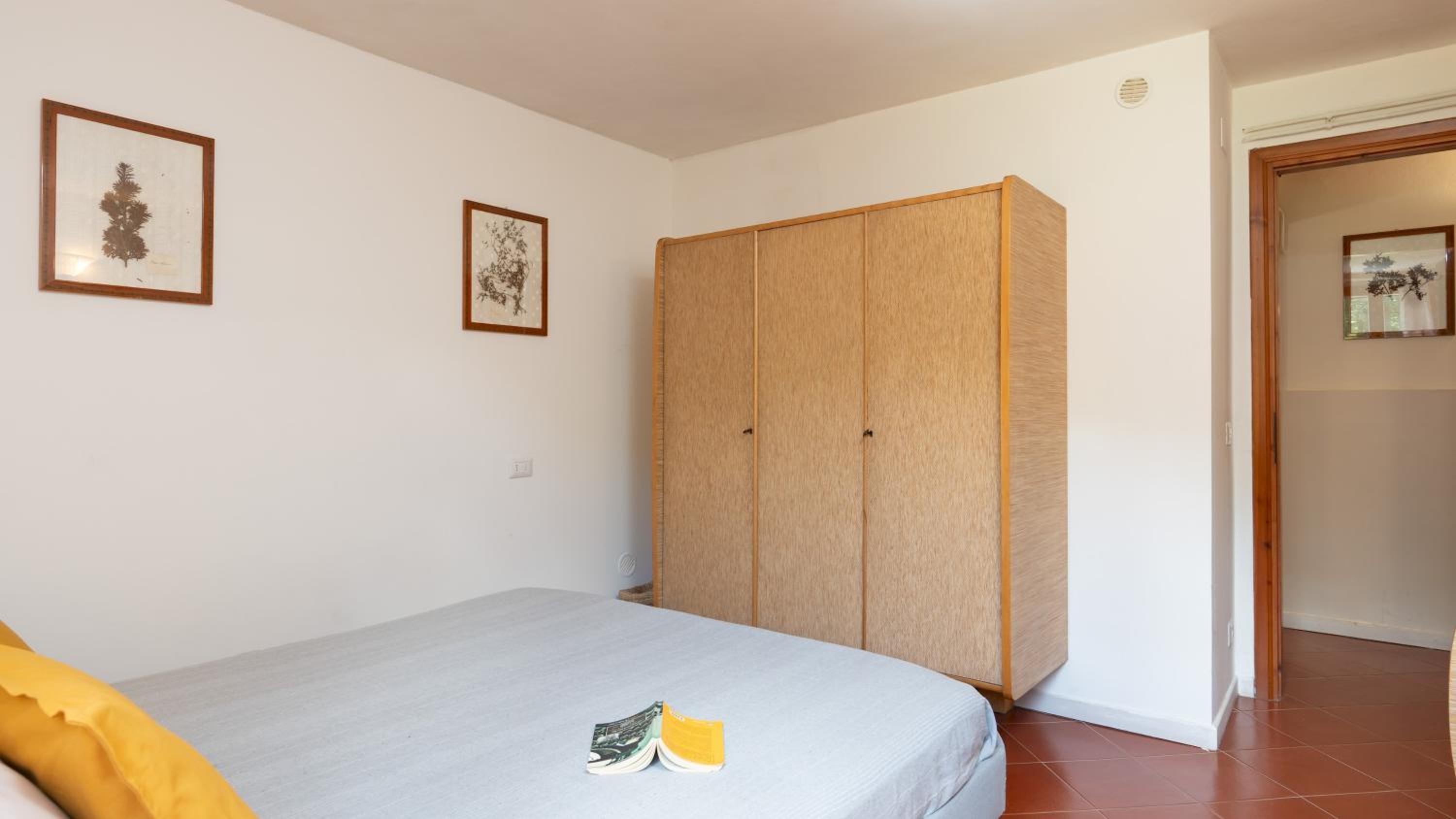 Fourteen-Bedroom Villa photo 3