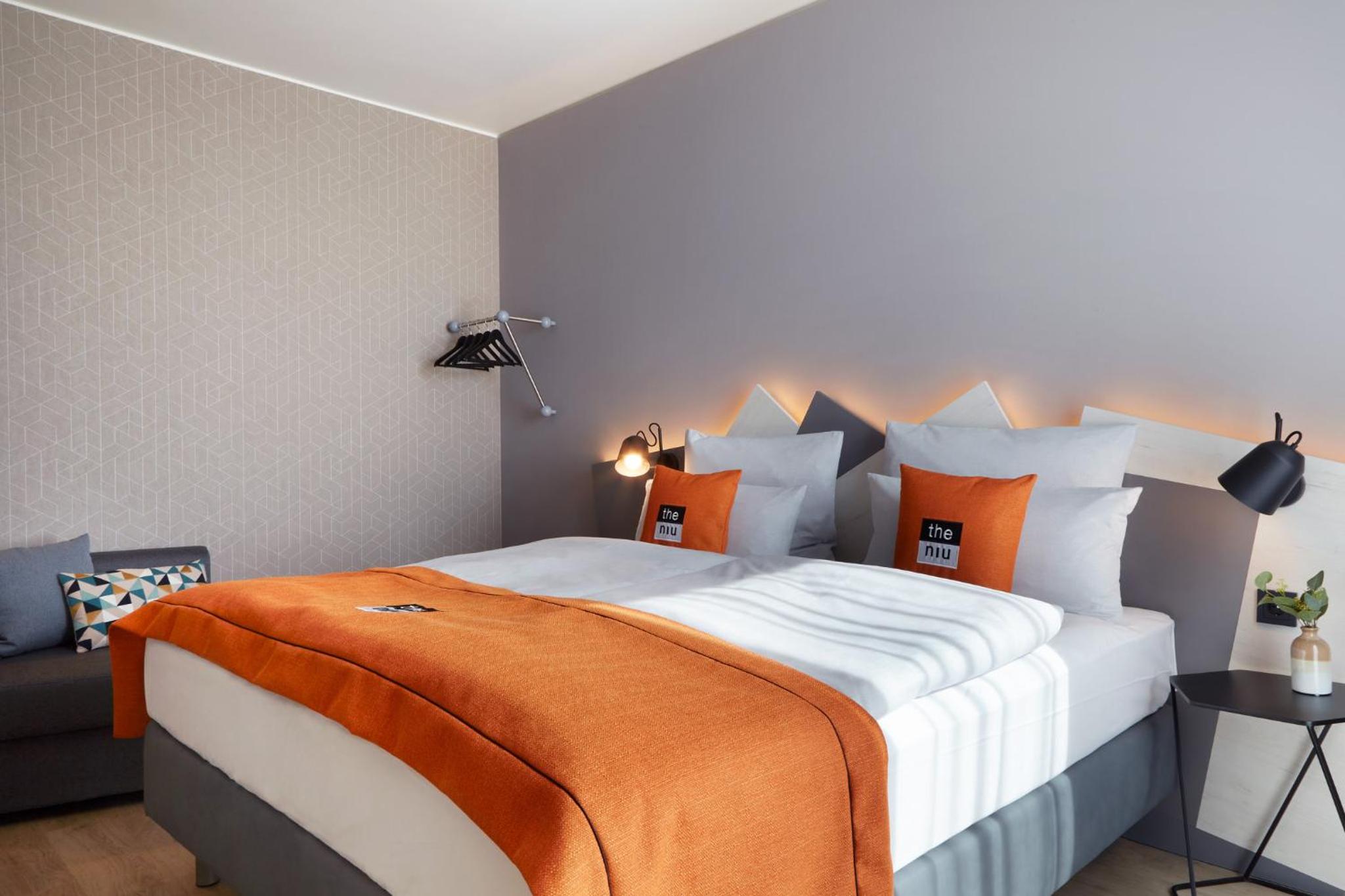 Standard Queen Room - Photo 7