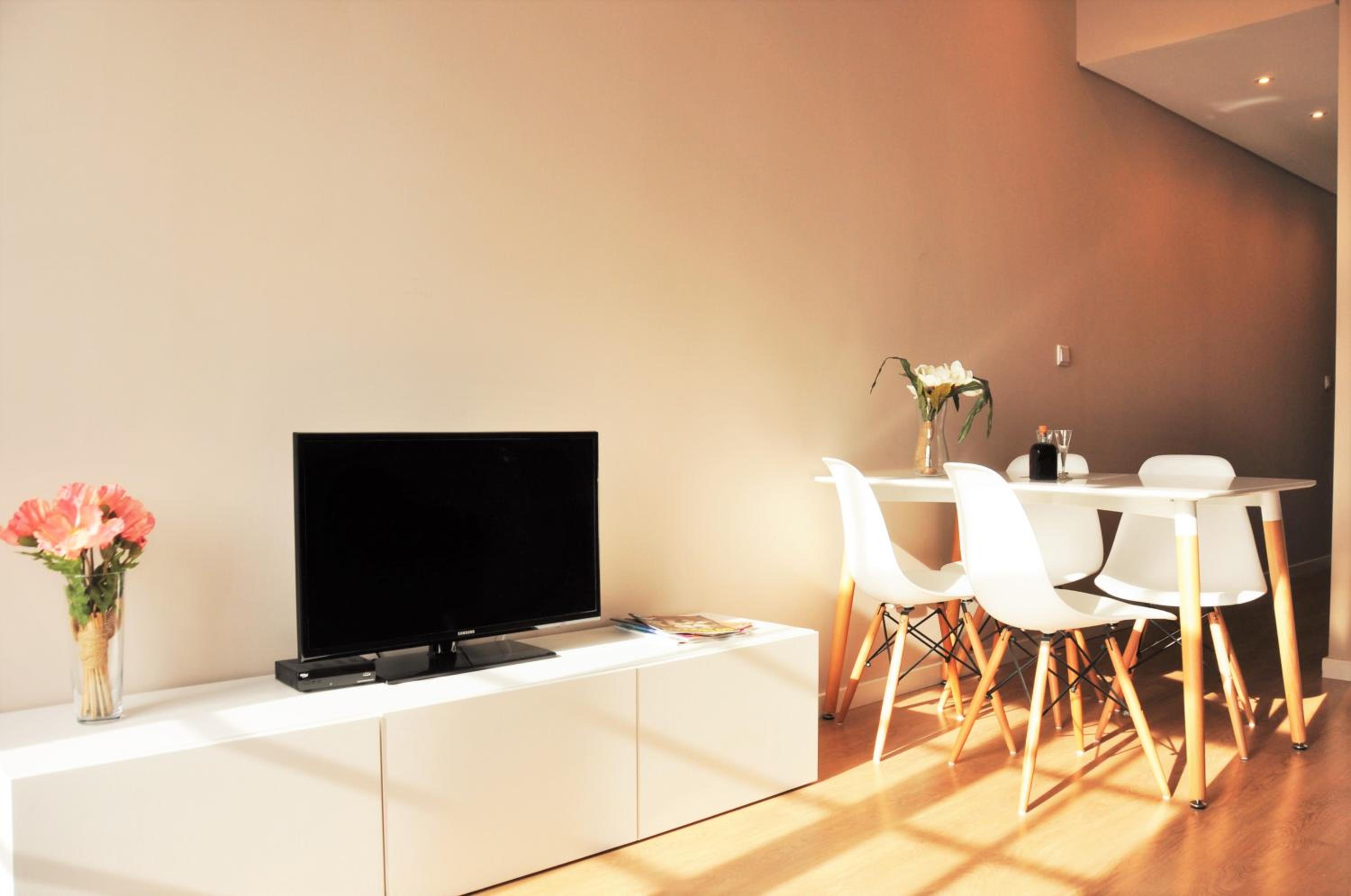 One-Bedroom Apartment with River View - Photo 13
