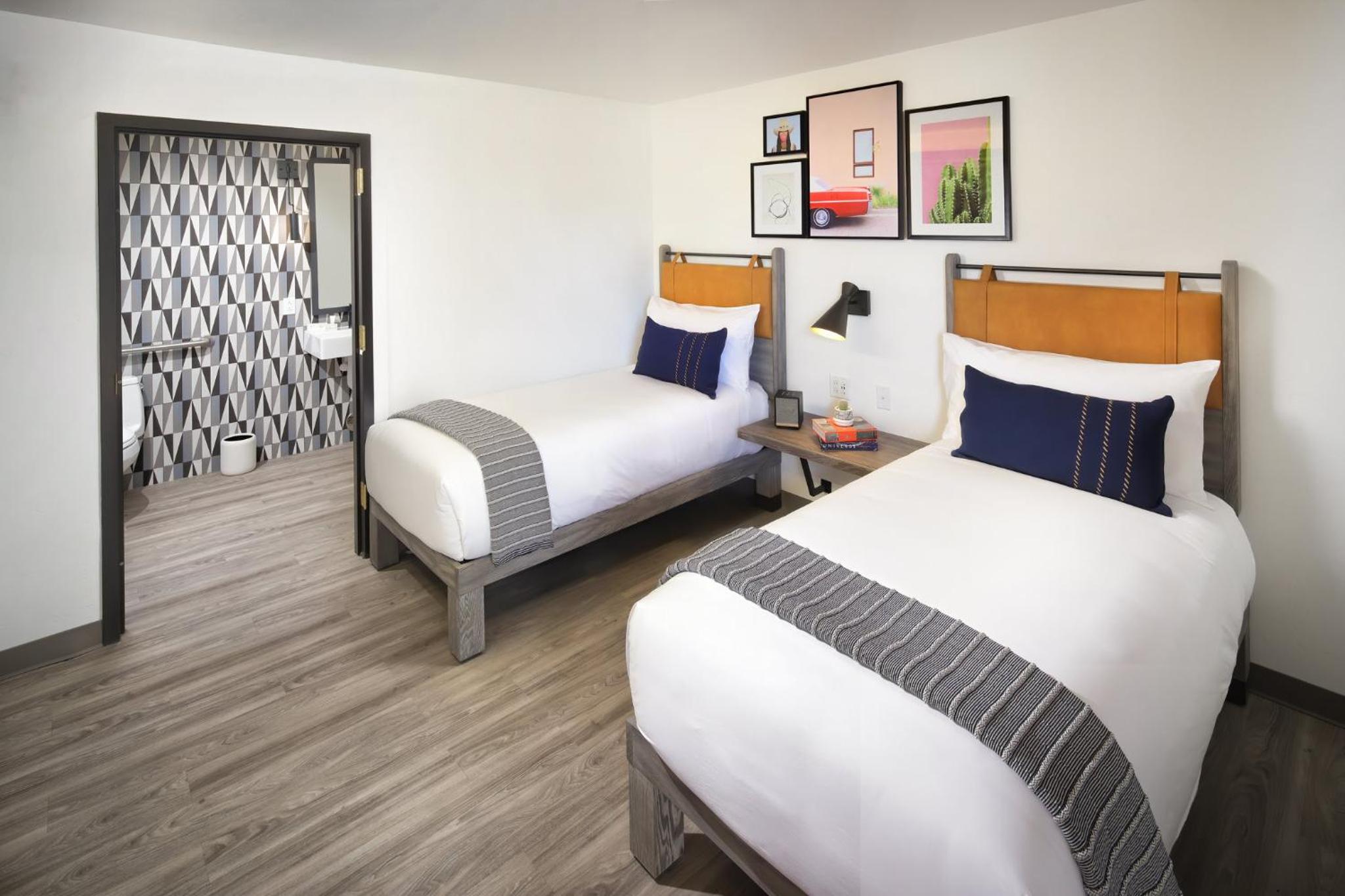 Standard Twin Room - Mobility Accessible photo 1
