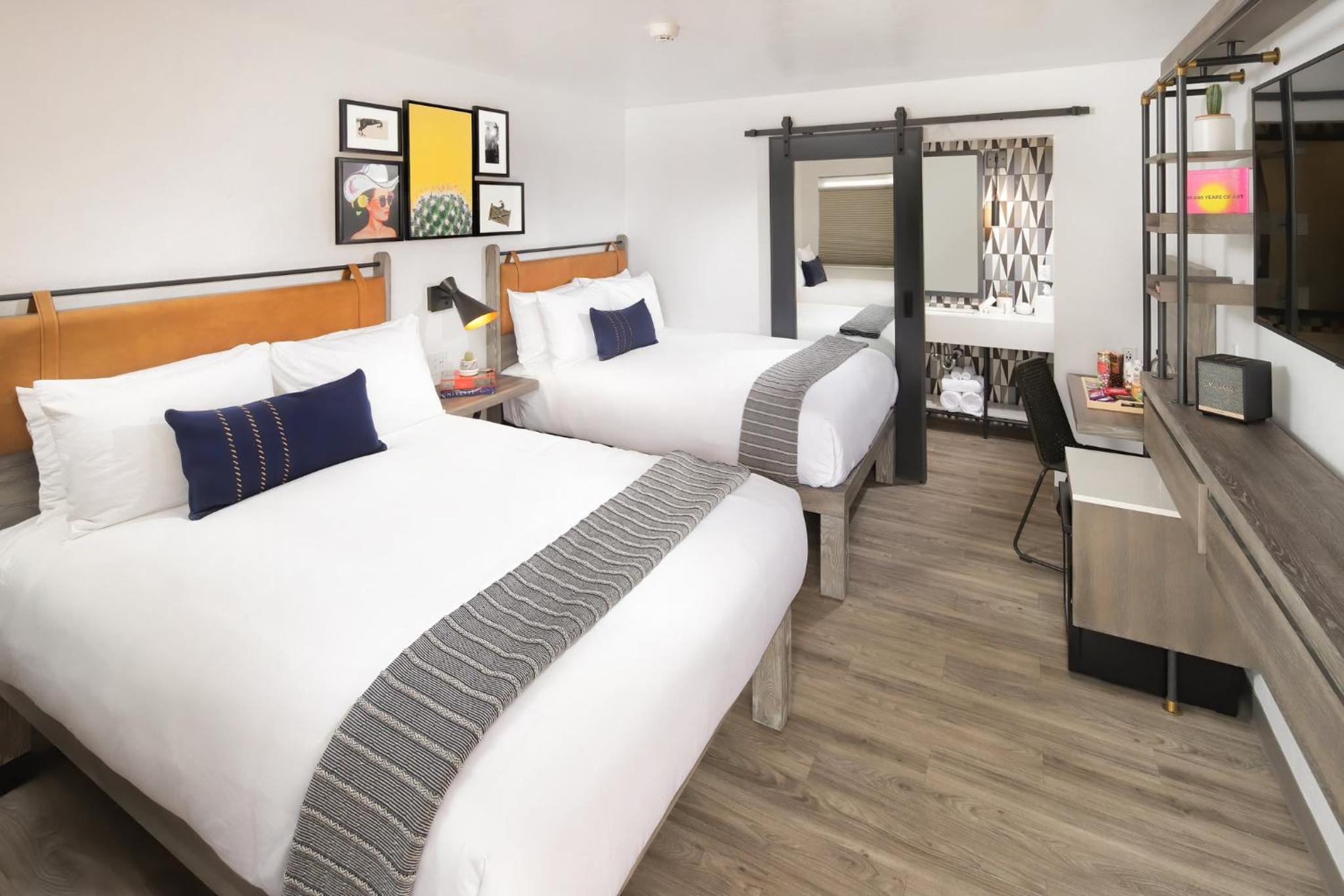 Premium Double Room with Two Double Beds and Pool View photo 1