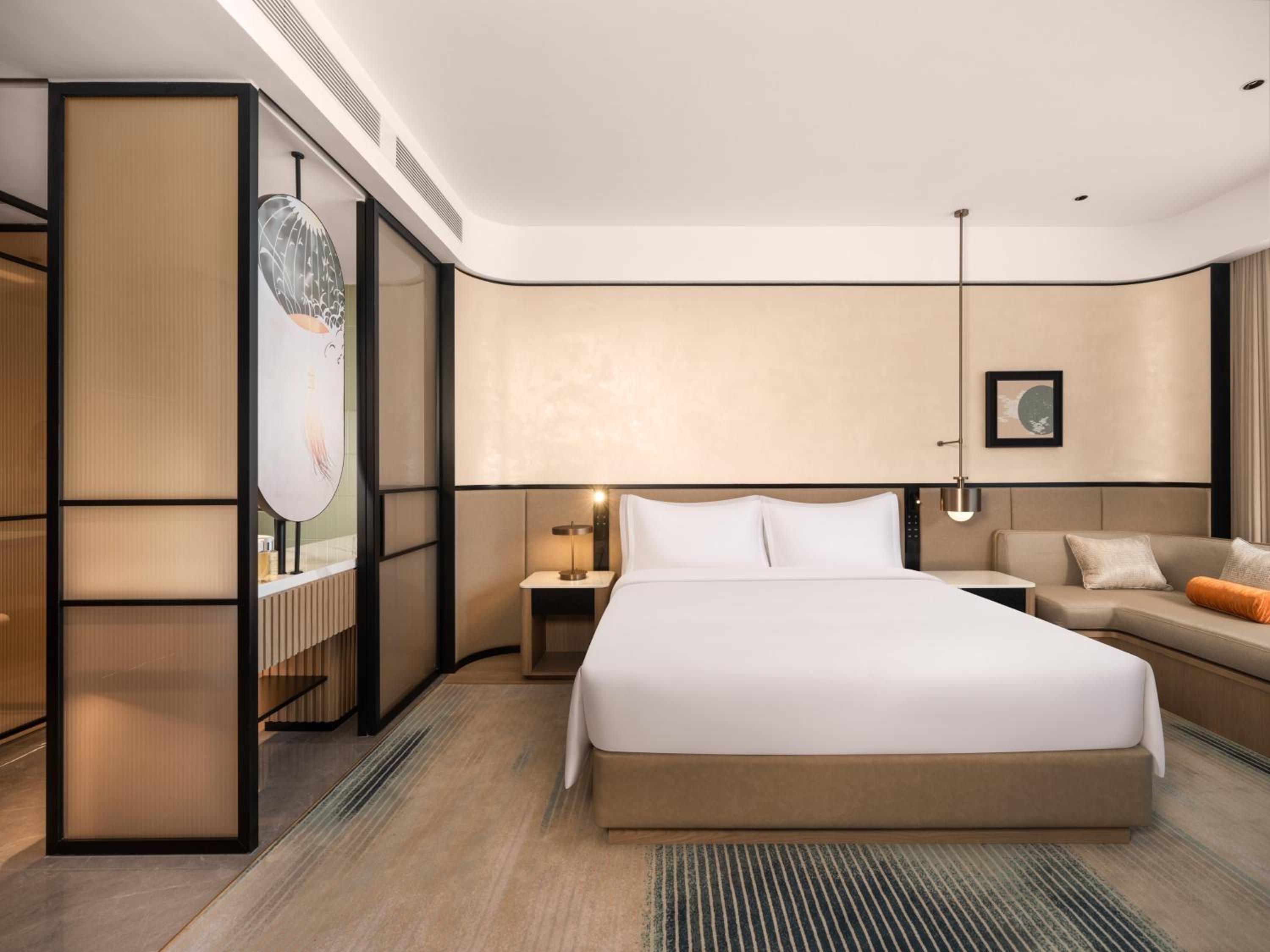 Standard King Room with Convention View