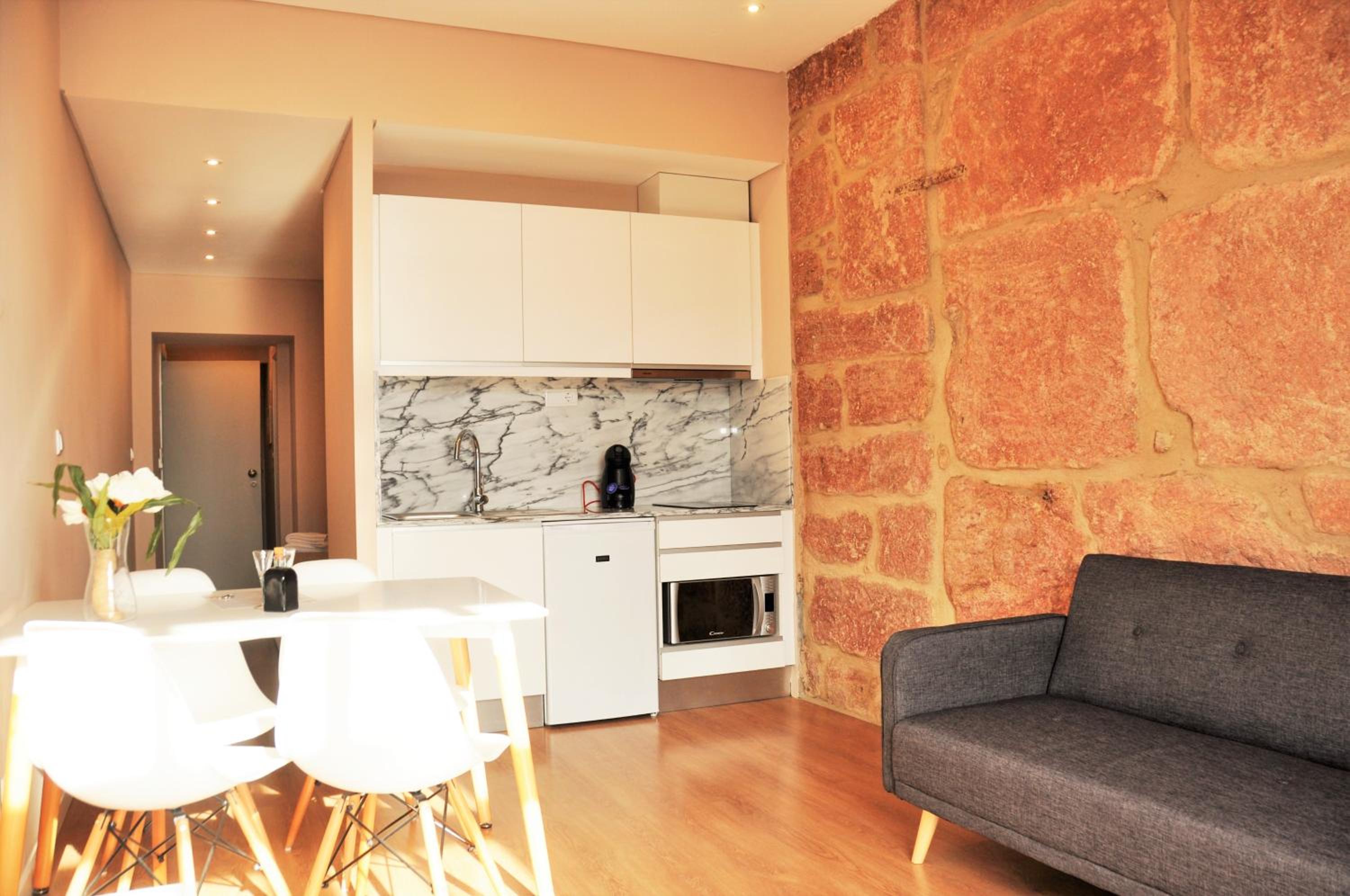 One-Bedroom Apartment with River View - Photo 4