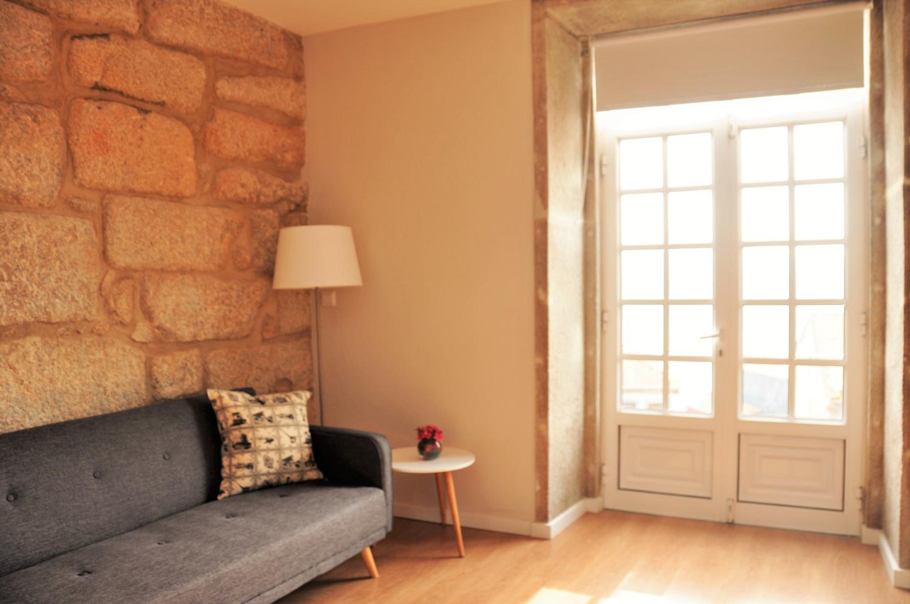 One-Bedroom Apartment with River View - Photo 3