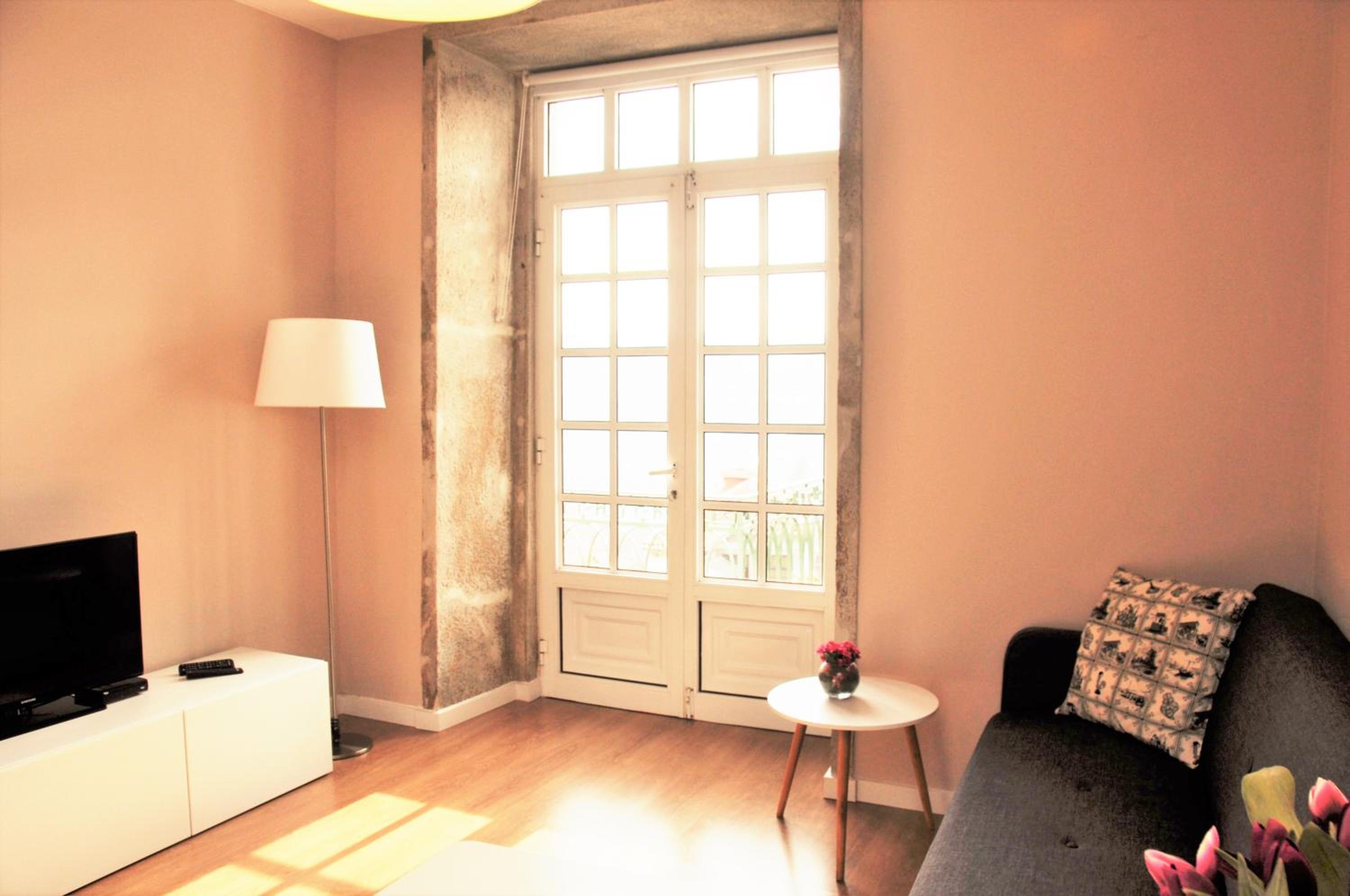 One-Bedroom Apartment with River View - Photo 11