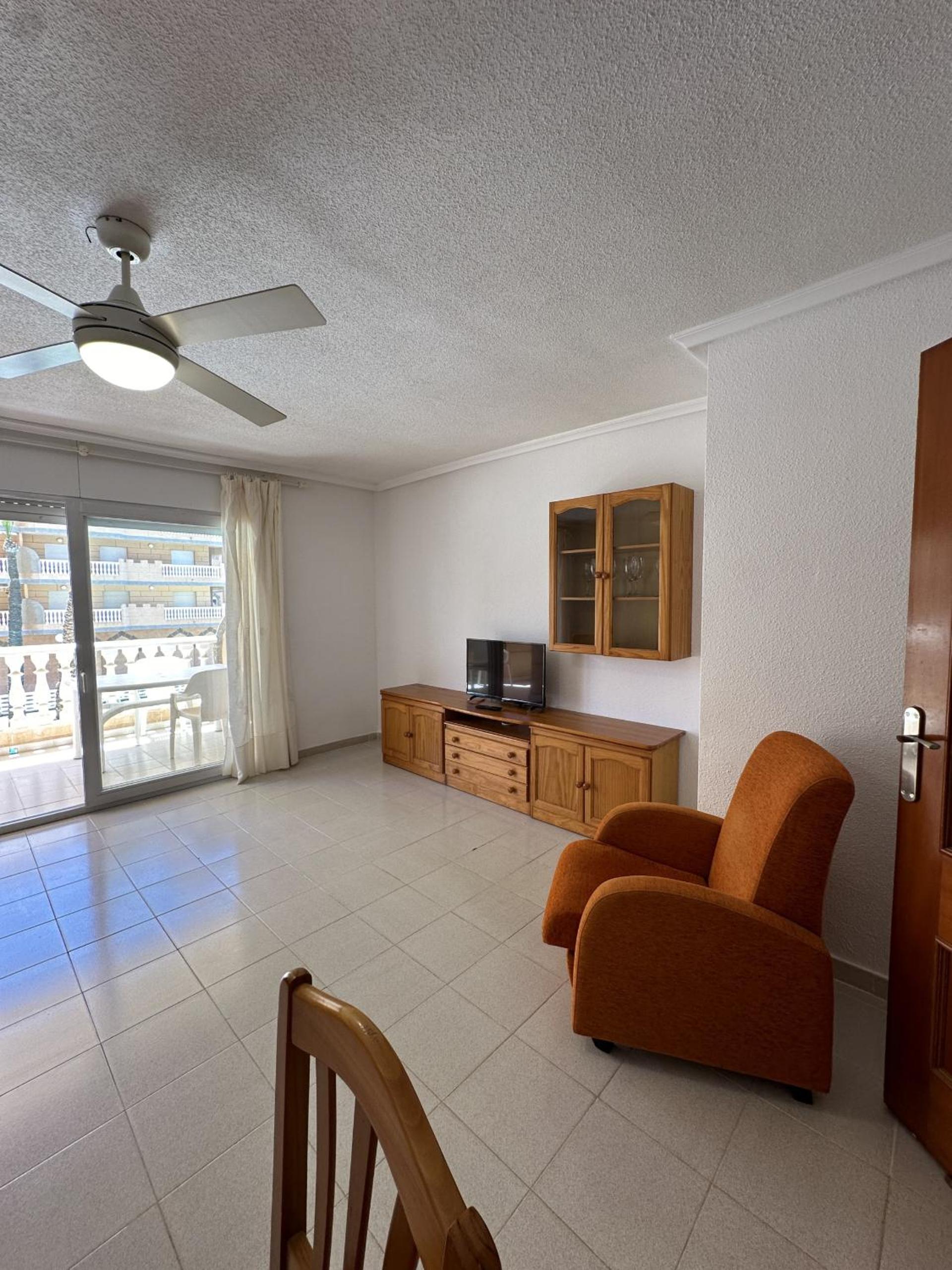 Apartamento de tres habitaciones con vista al mar