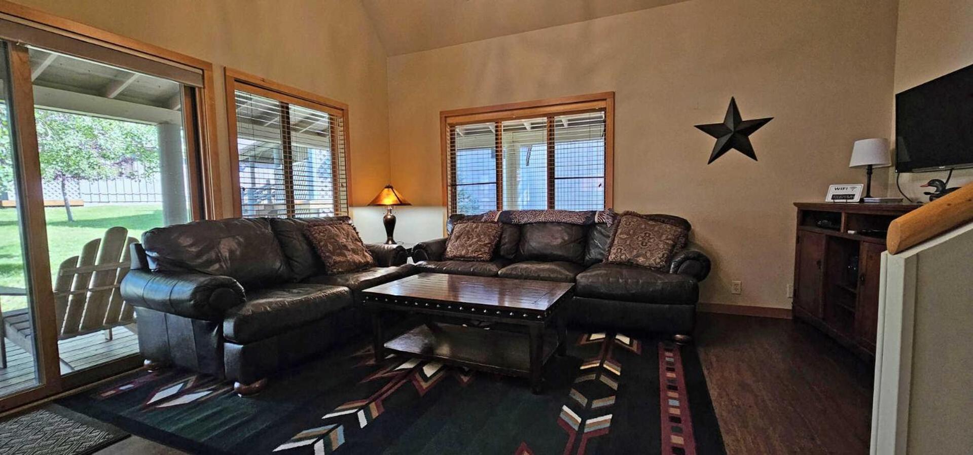 Three-Bedroom Apartment photo 1
