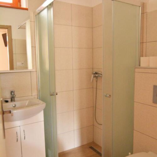 One-Bedroom Apartment with Garden photo 2