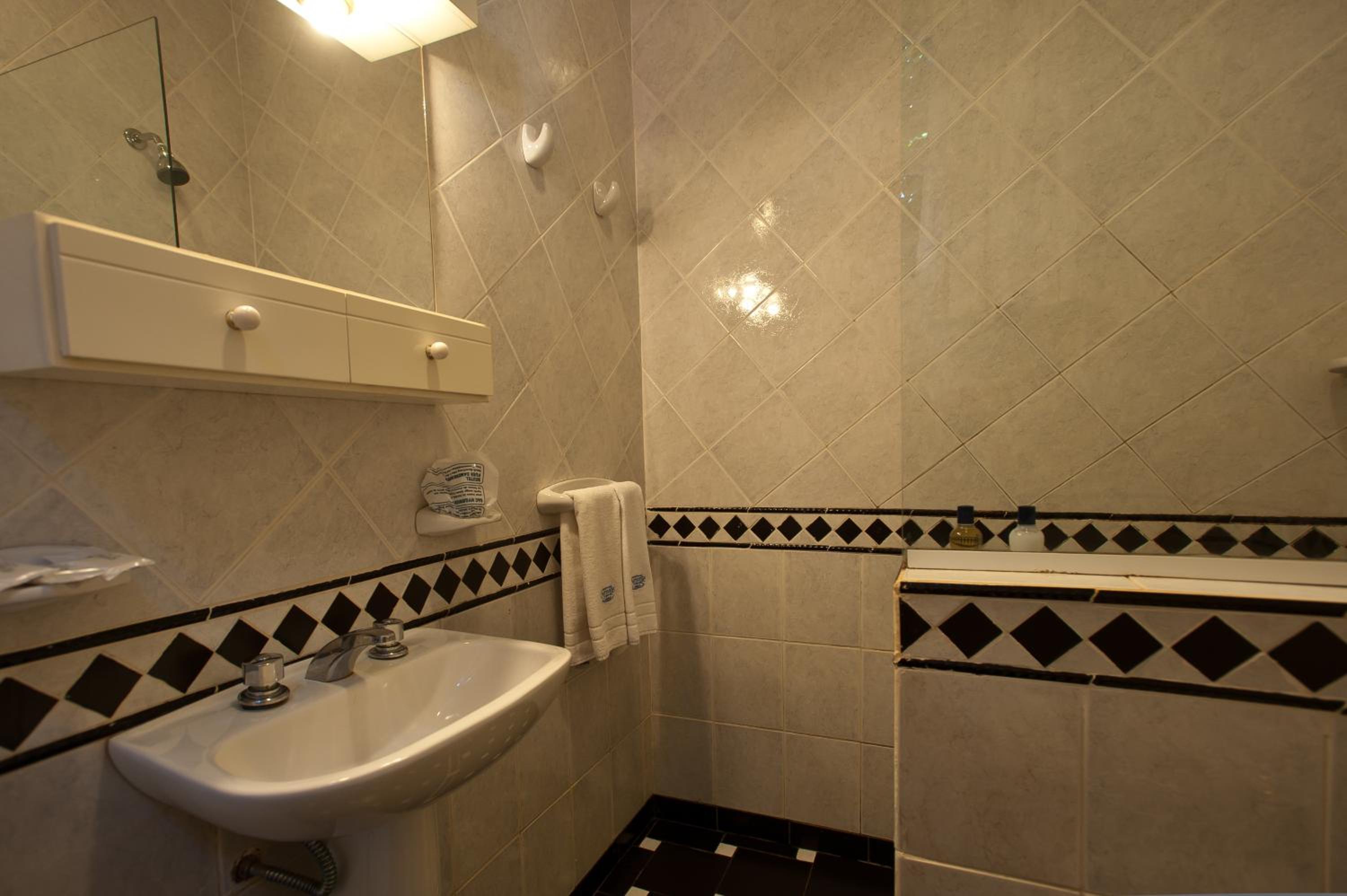 Standard Twin Room photo 2