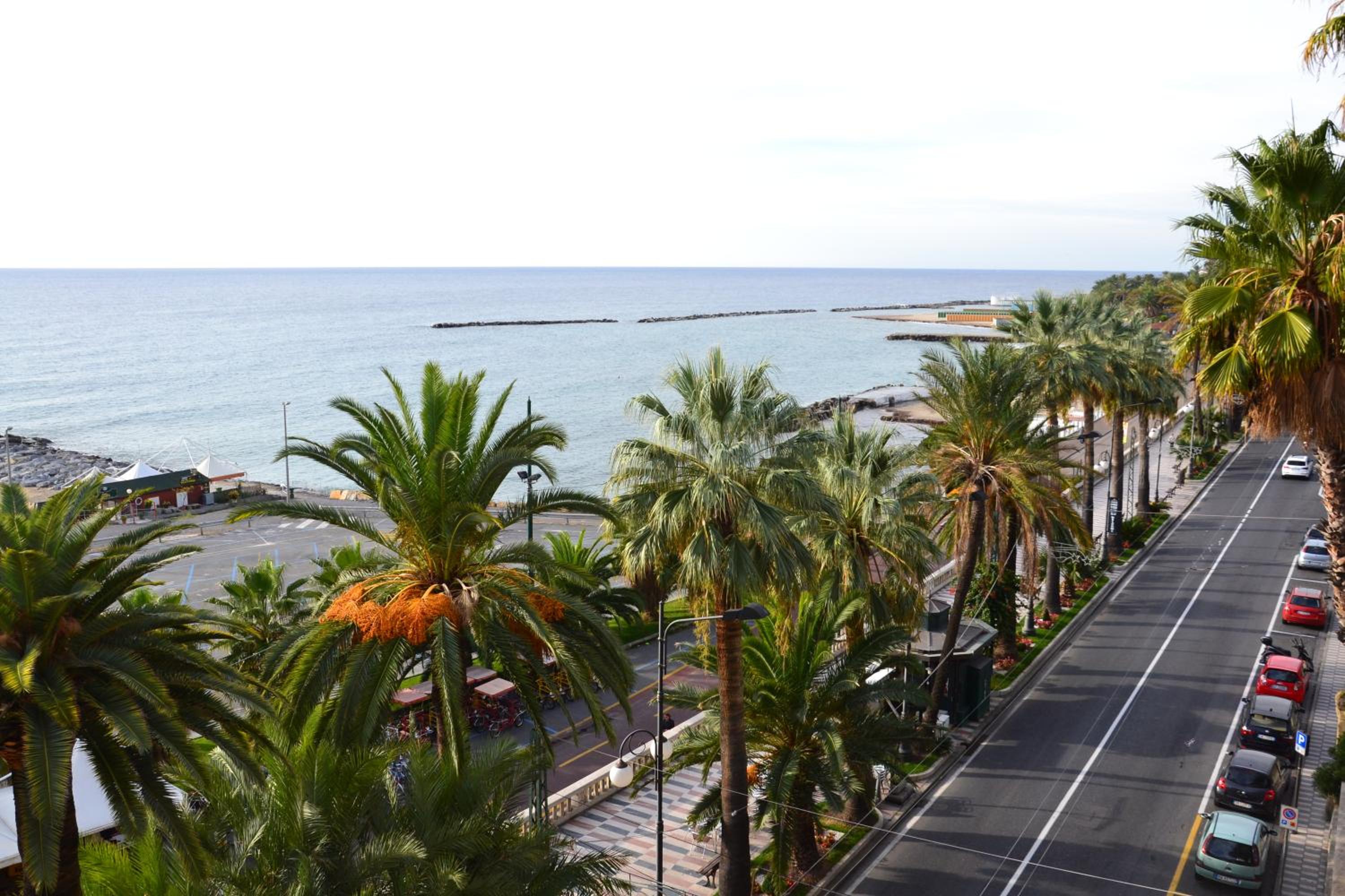 Double or Twin Room with Side Sea View photo 3