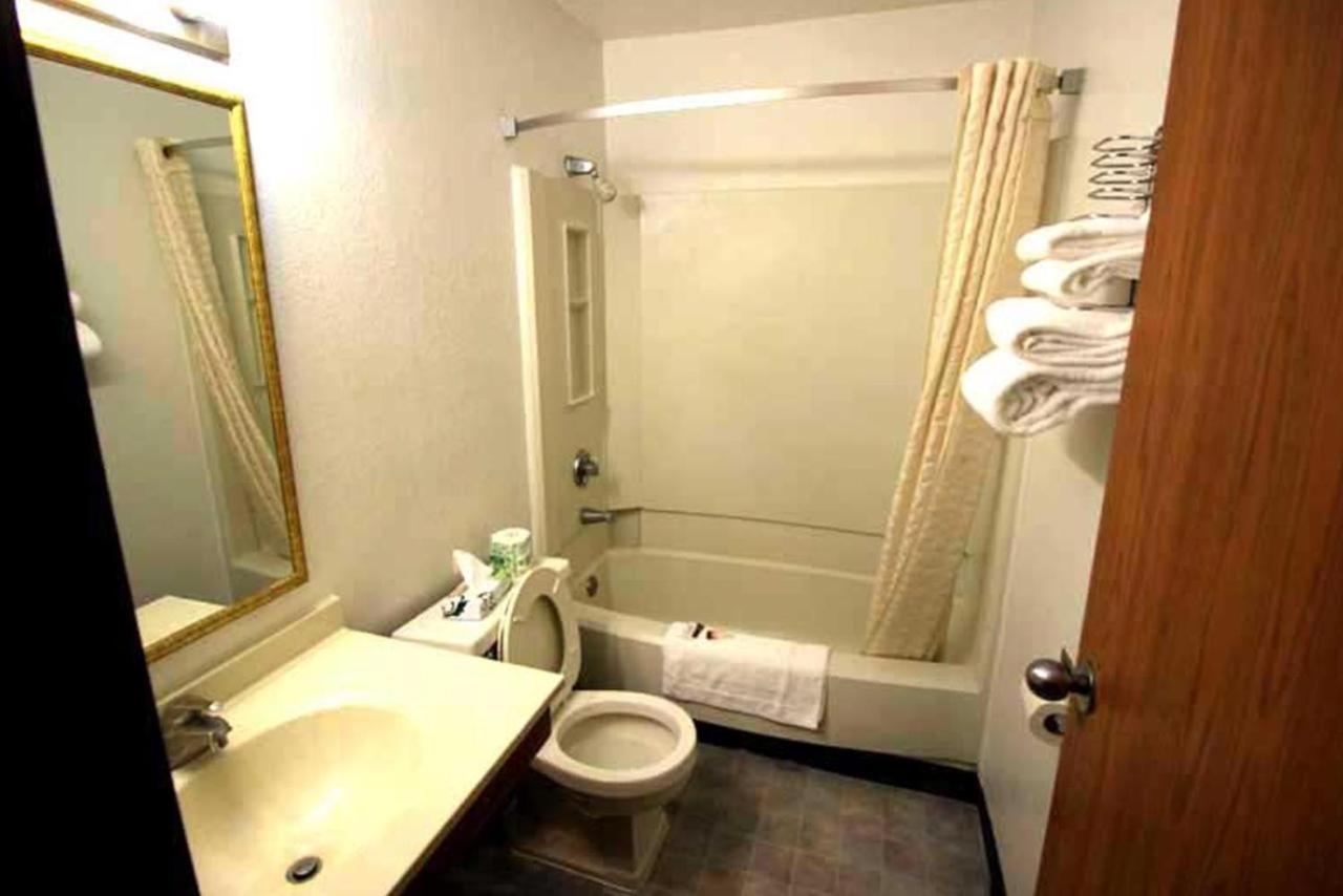 Standard Queen Room photo 3