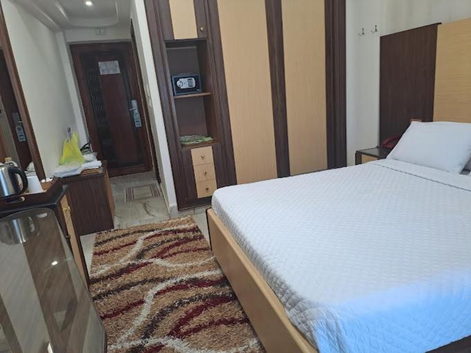 Deluxe Double or Twin Room with City View - Photo 18