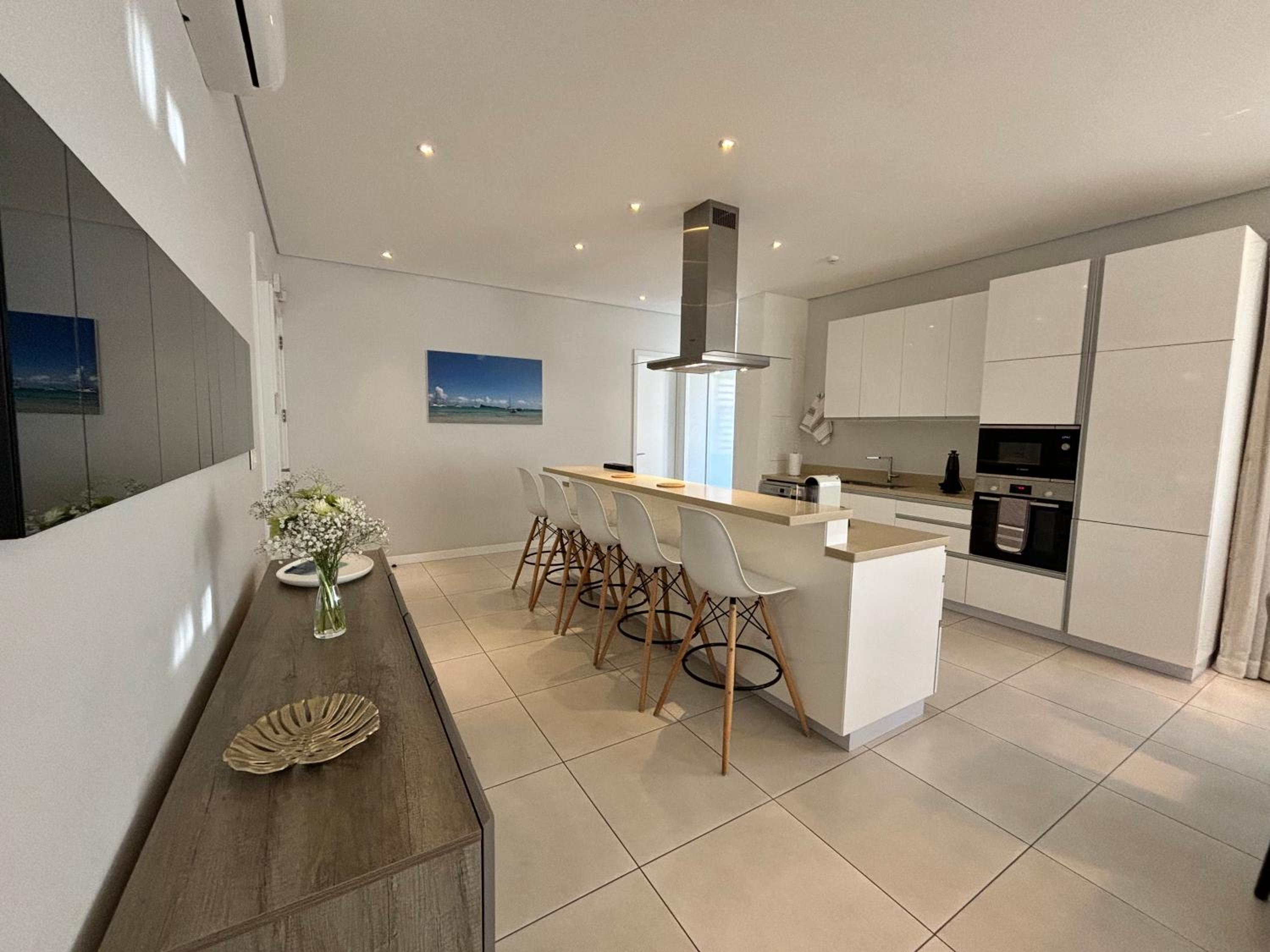 Three-Bedroom Apartment with Balcony photo 2