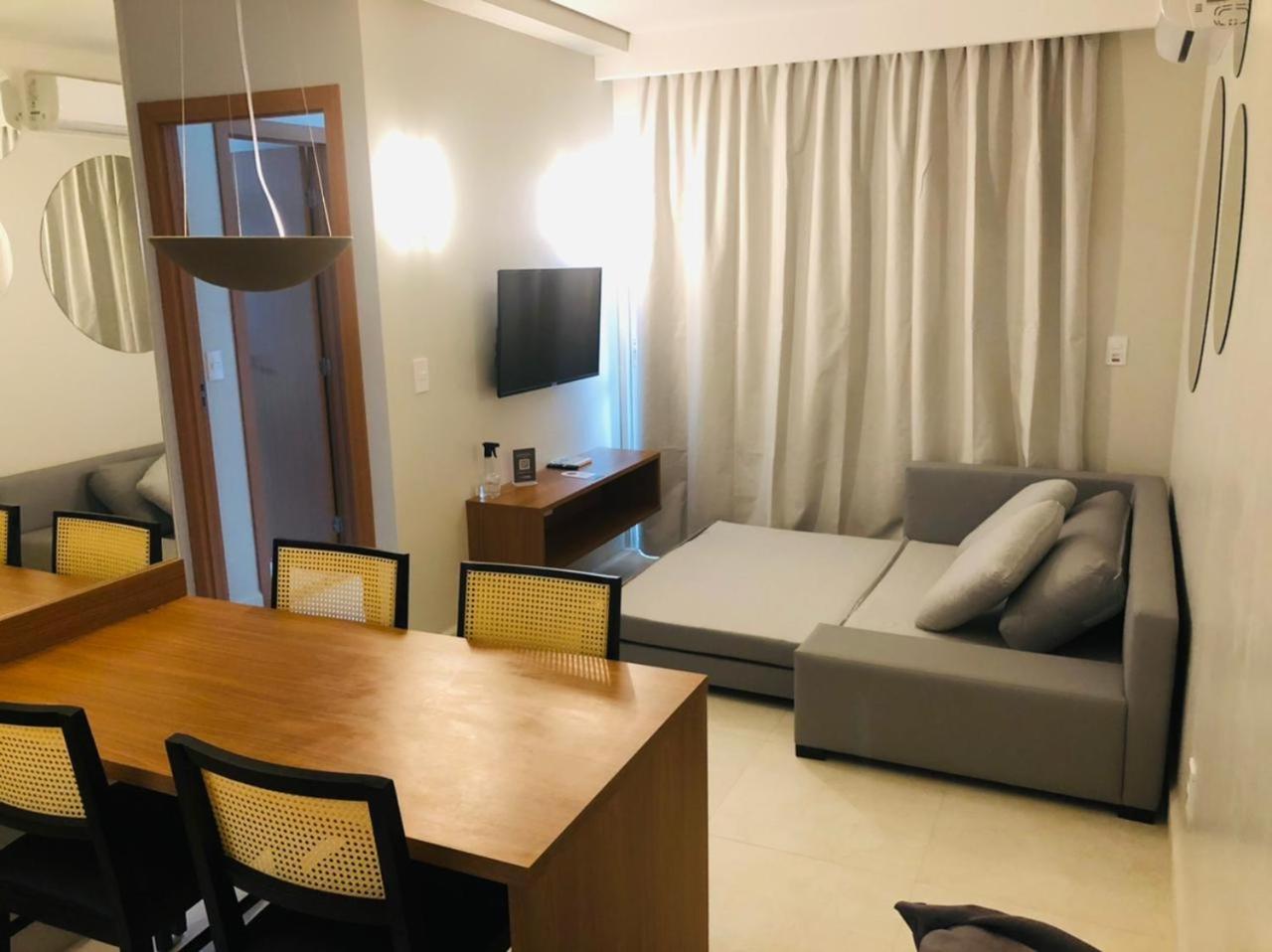 Deluxe One-Bedroom Apartment photo 3