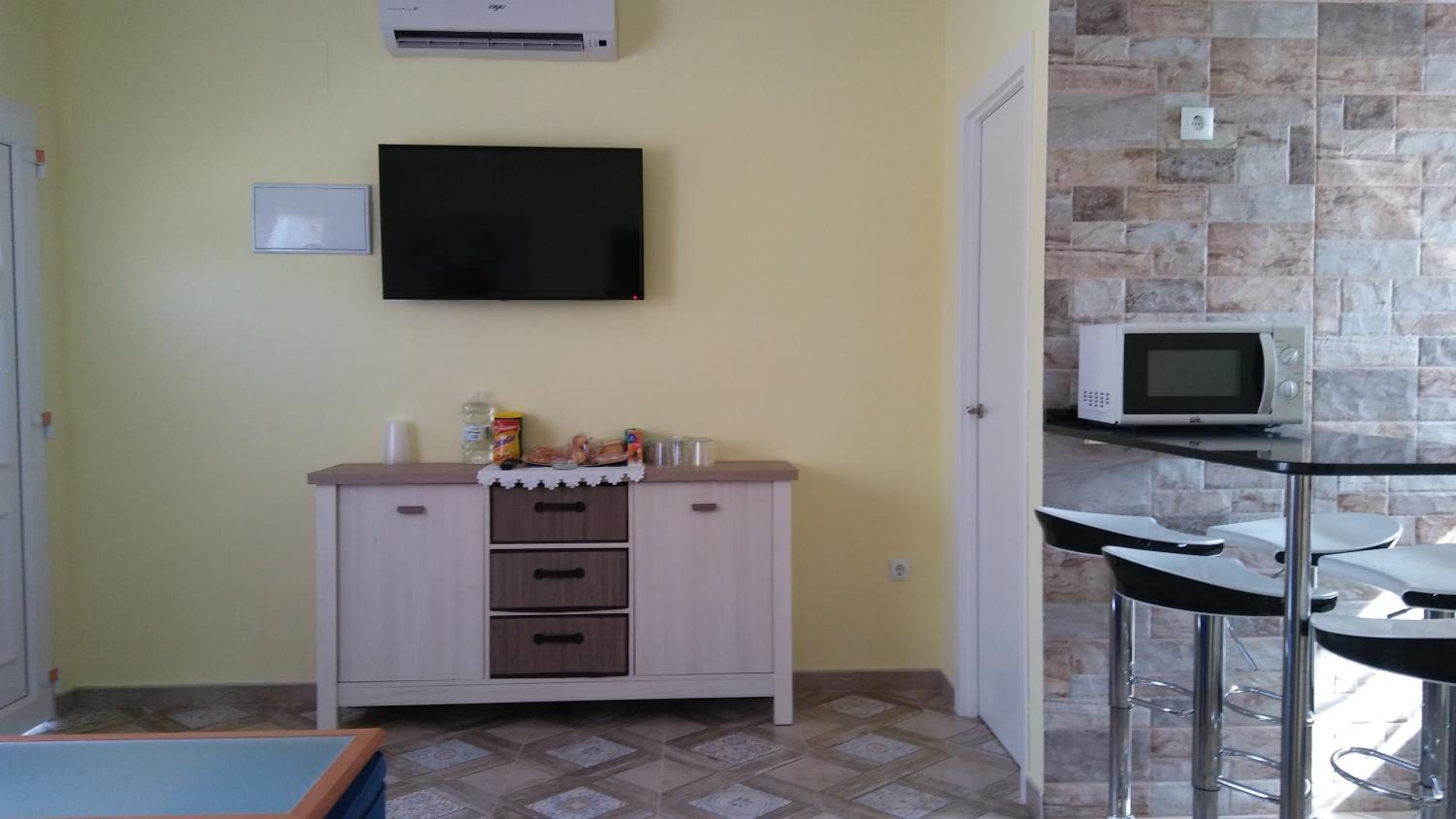 Two-Bedroom House - Photo 11