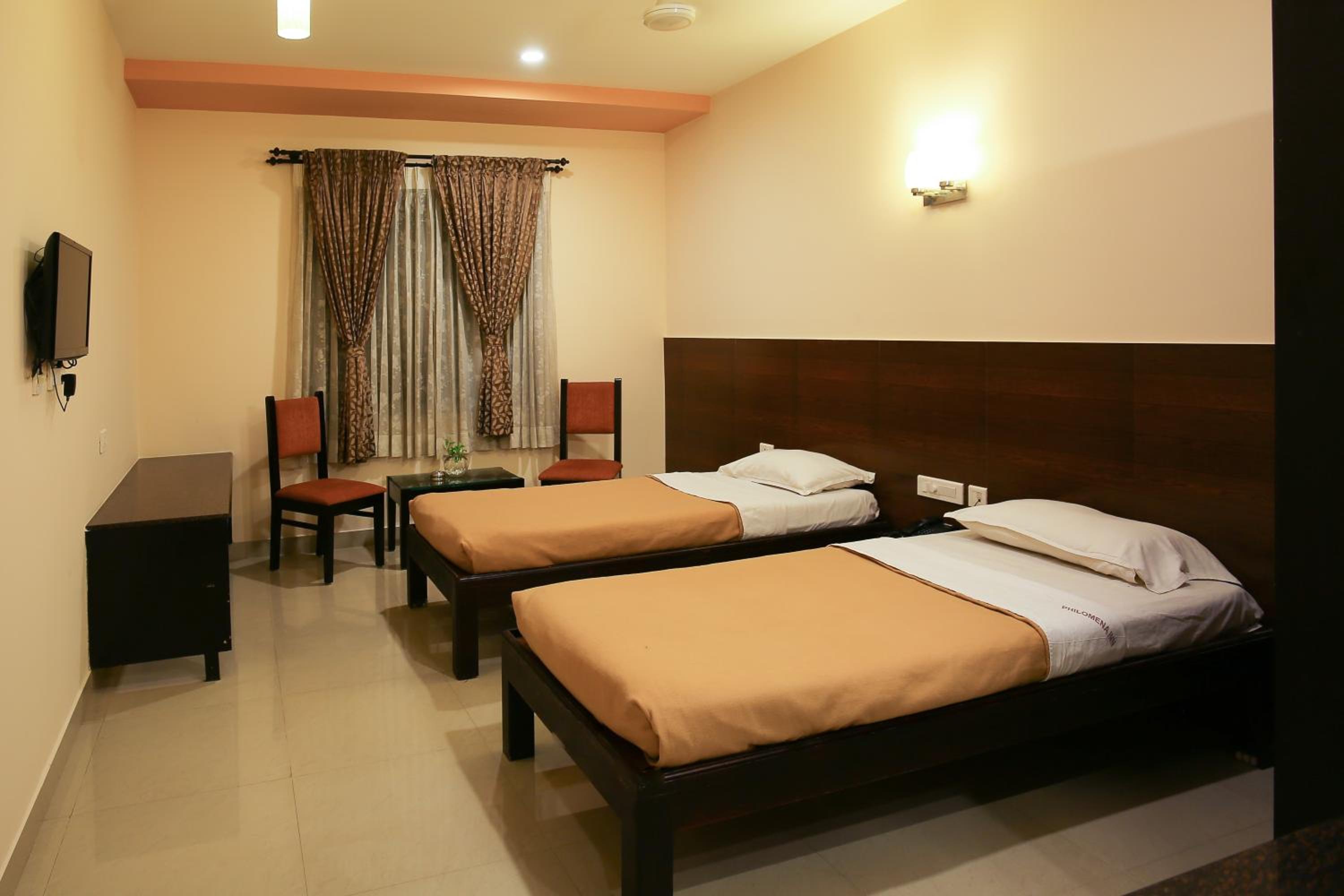 Standard Twin Room - Photo 4