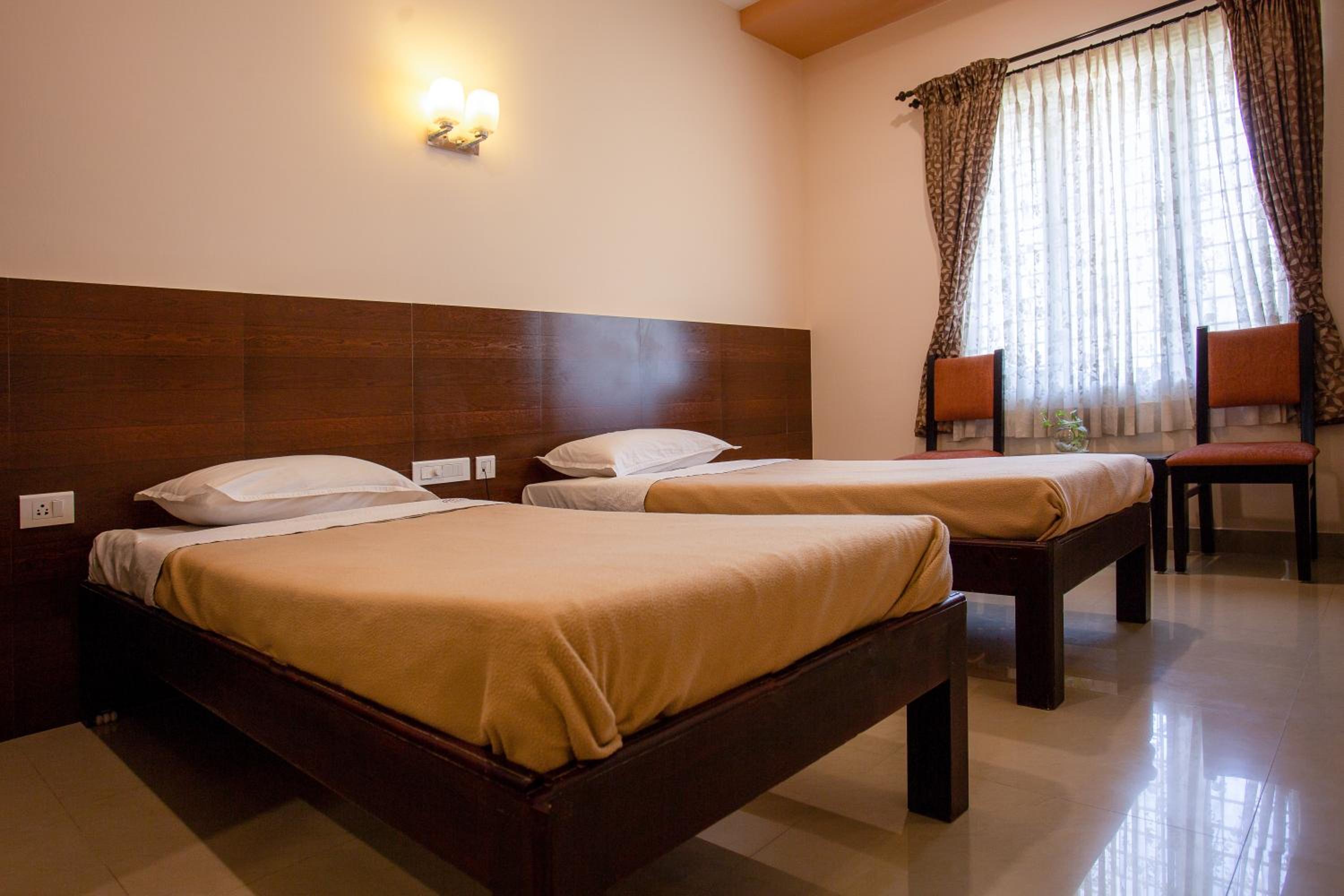 Standard Twin Room - Photo 3