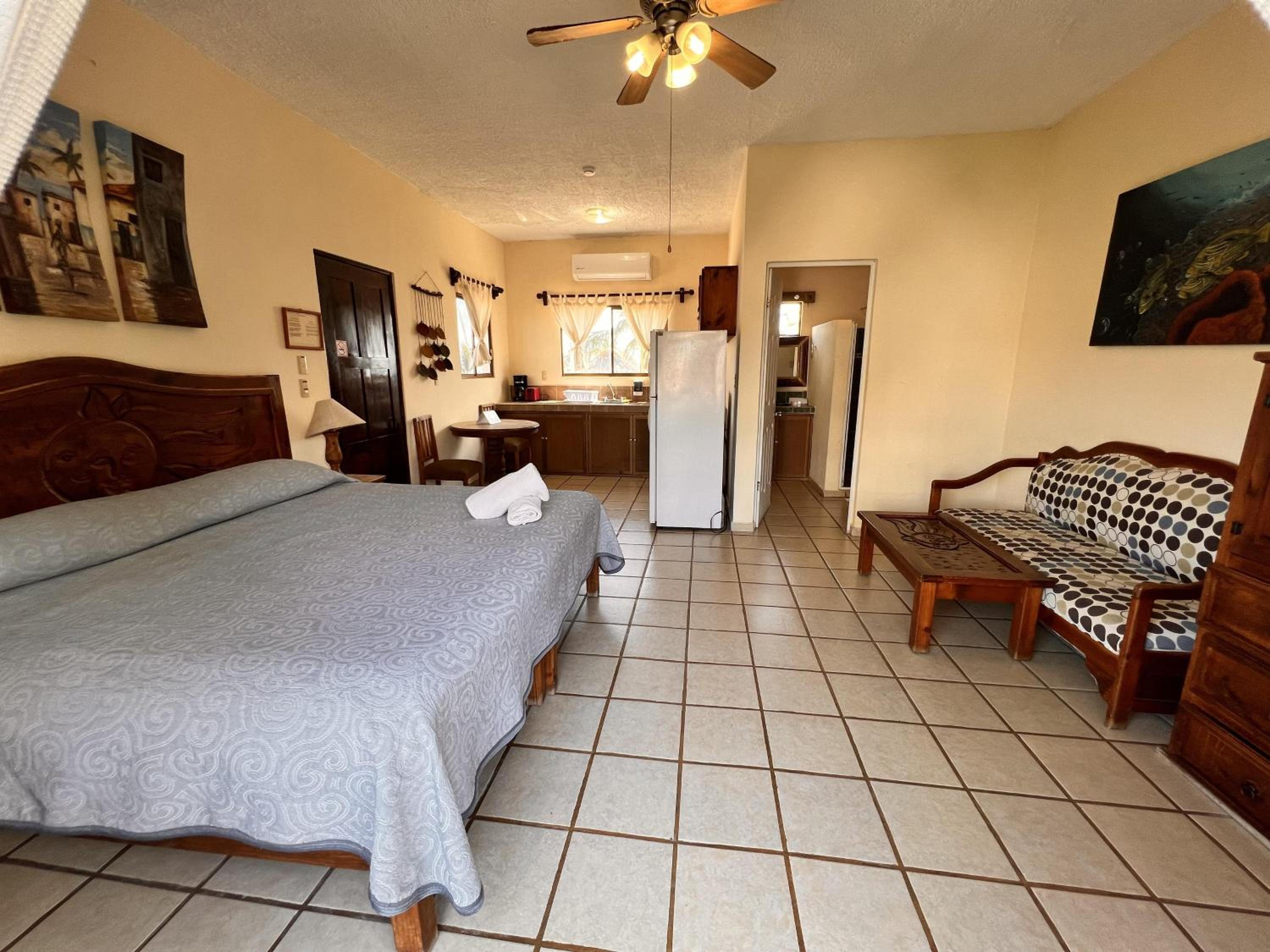 Superior King Suite - Photo 3