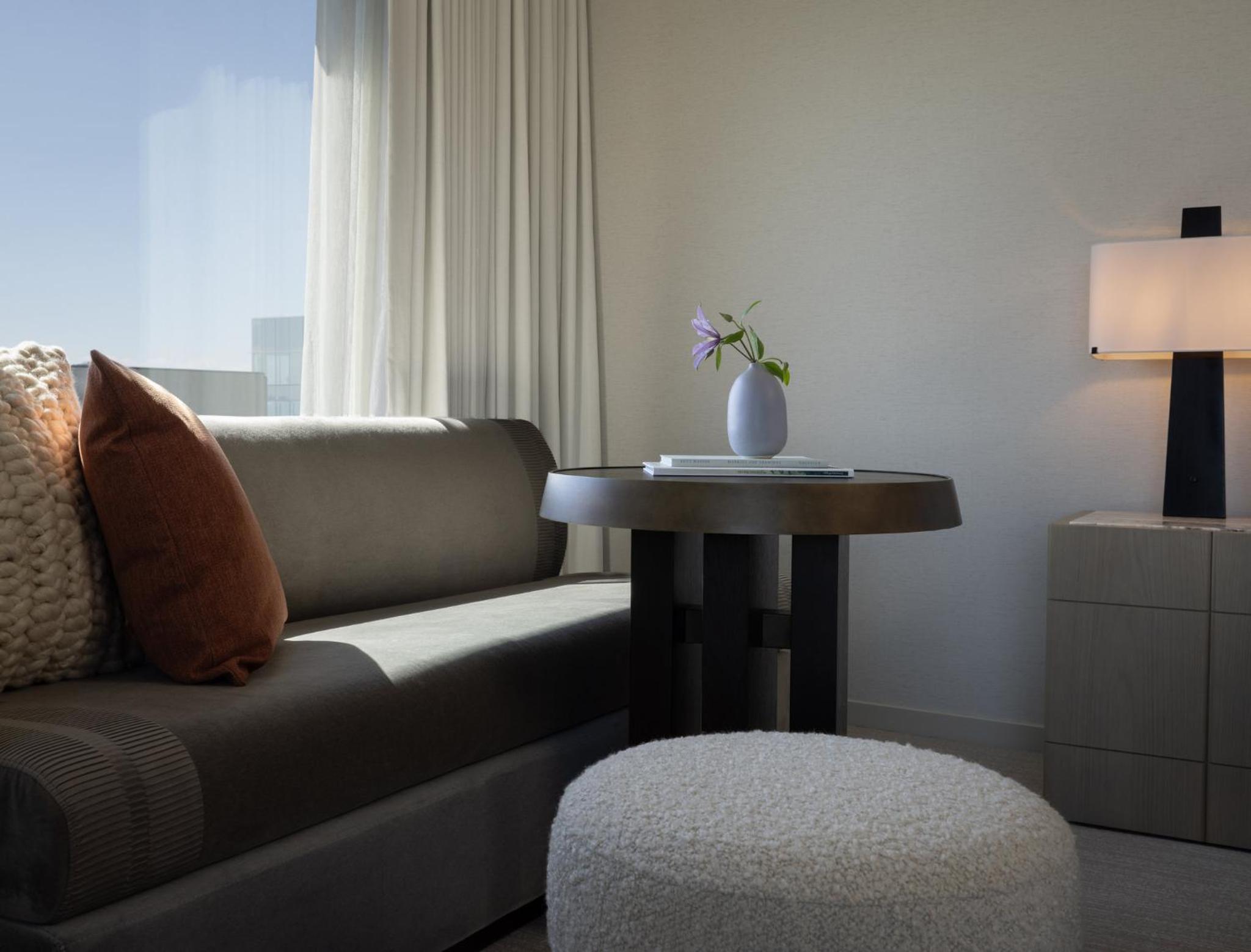 Corner King Room - Photo 7