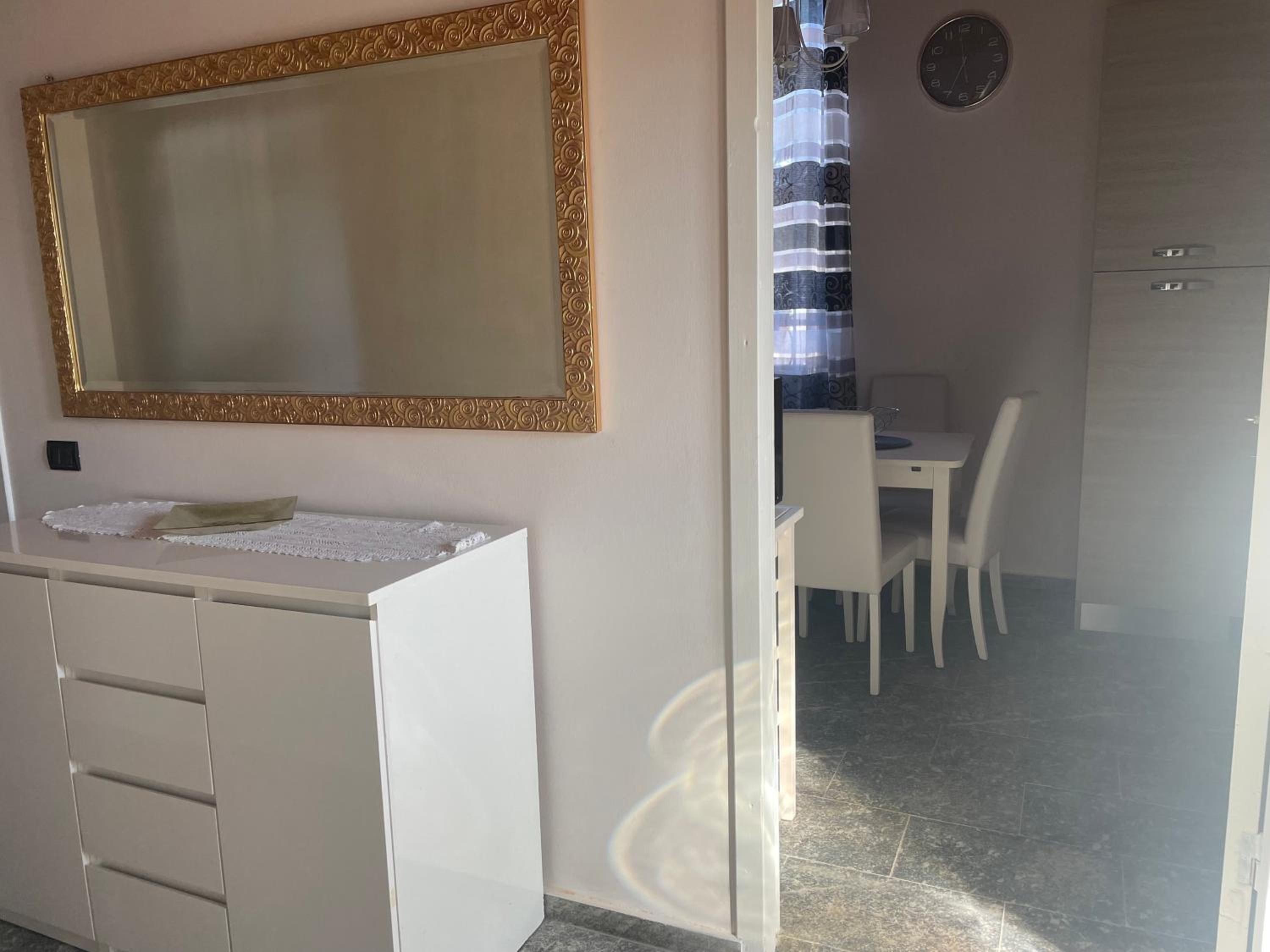 Family Room with Private Bathroom photo 2