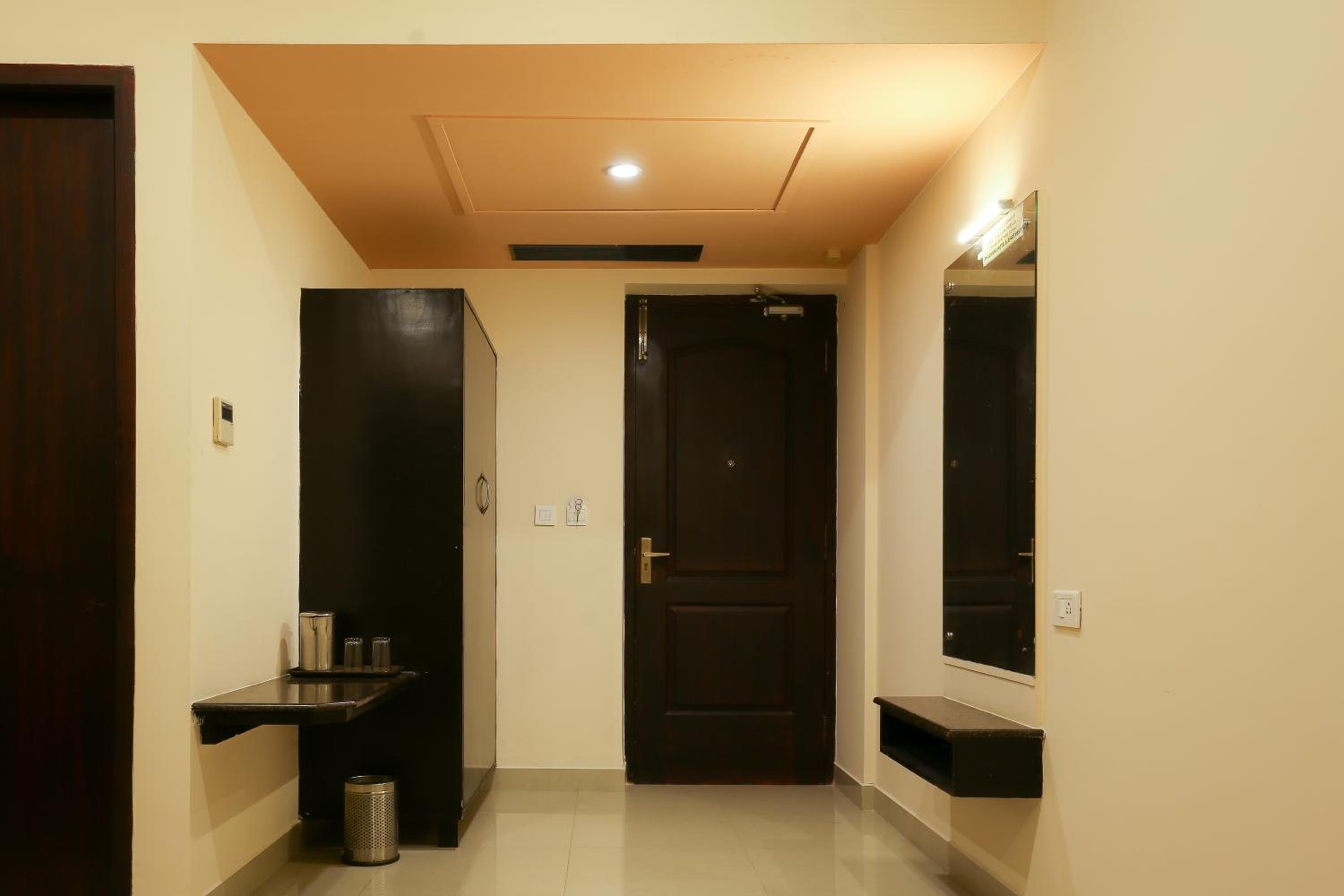 Deluxe Double Room with Balcony - Photo 5