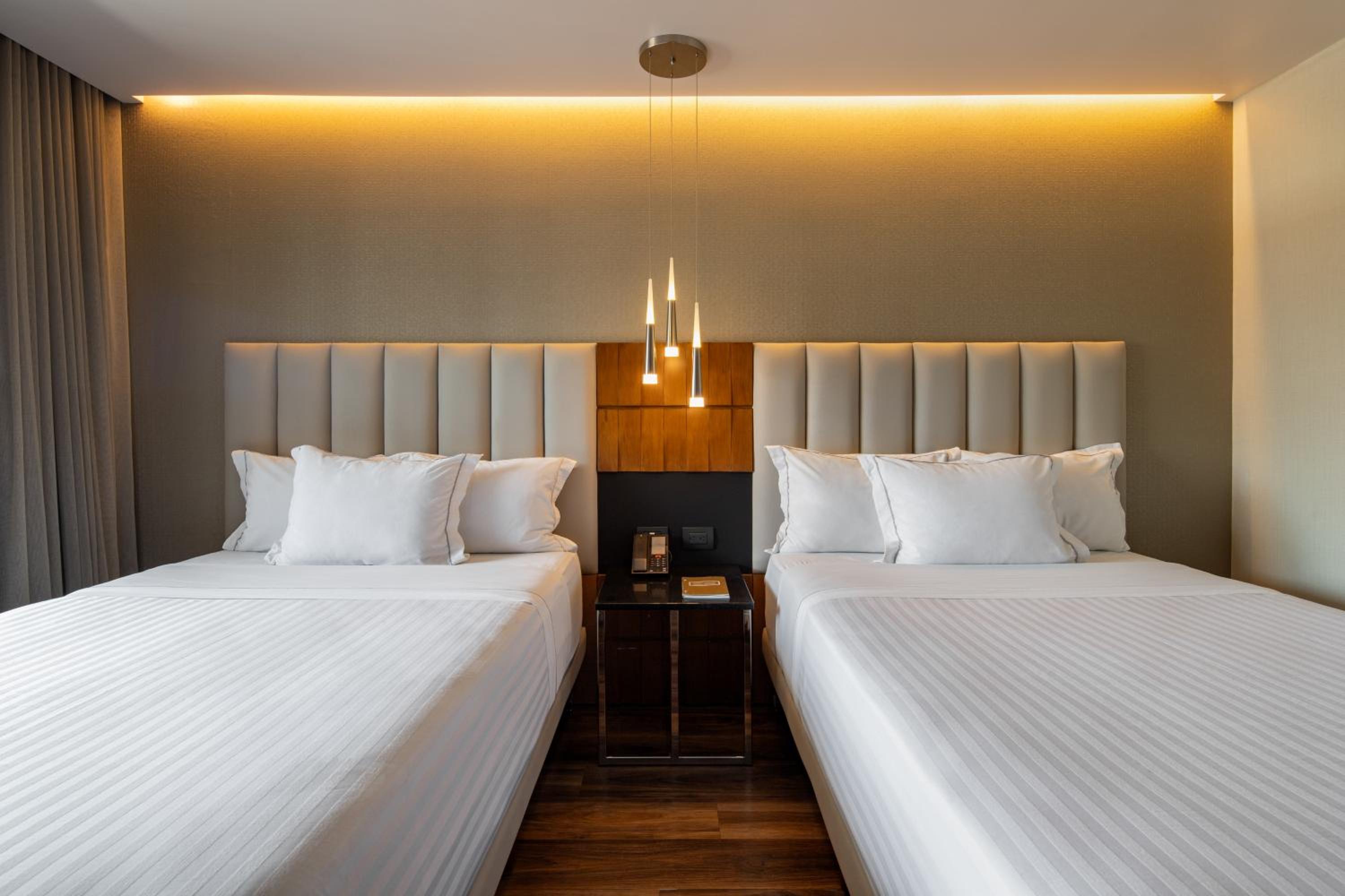 Superior Double Room with Two Double Beds - Photo 8