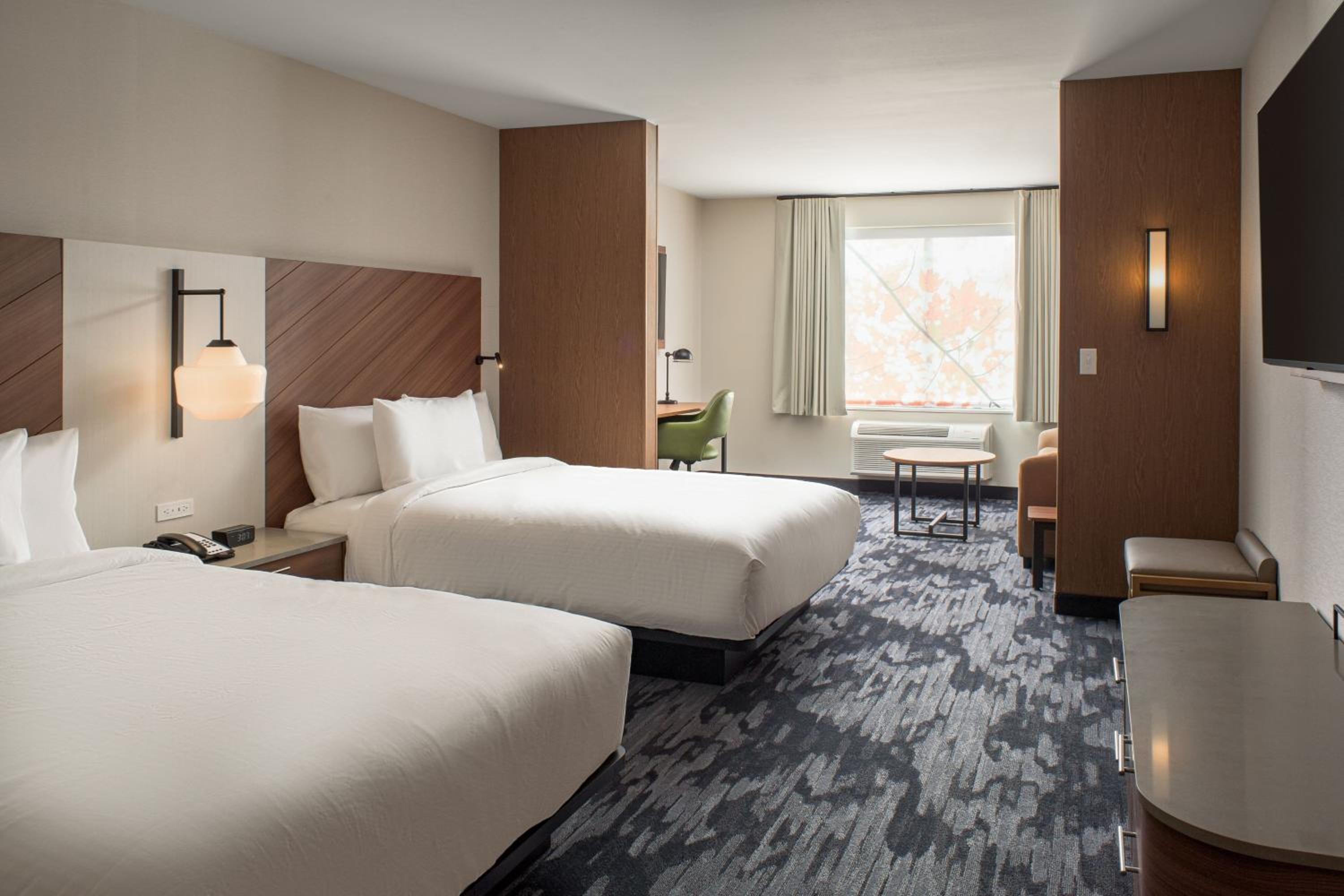 Queen Suite with Two Queen Beds, Bathtub and Sofa Bed - Mobility Access/Hearing Accessible