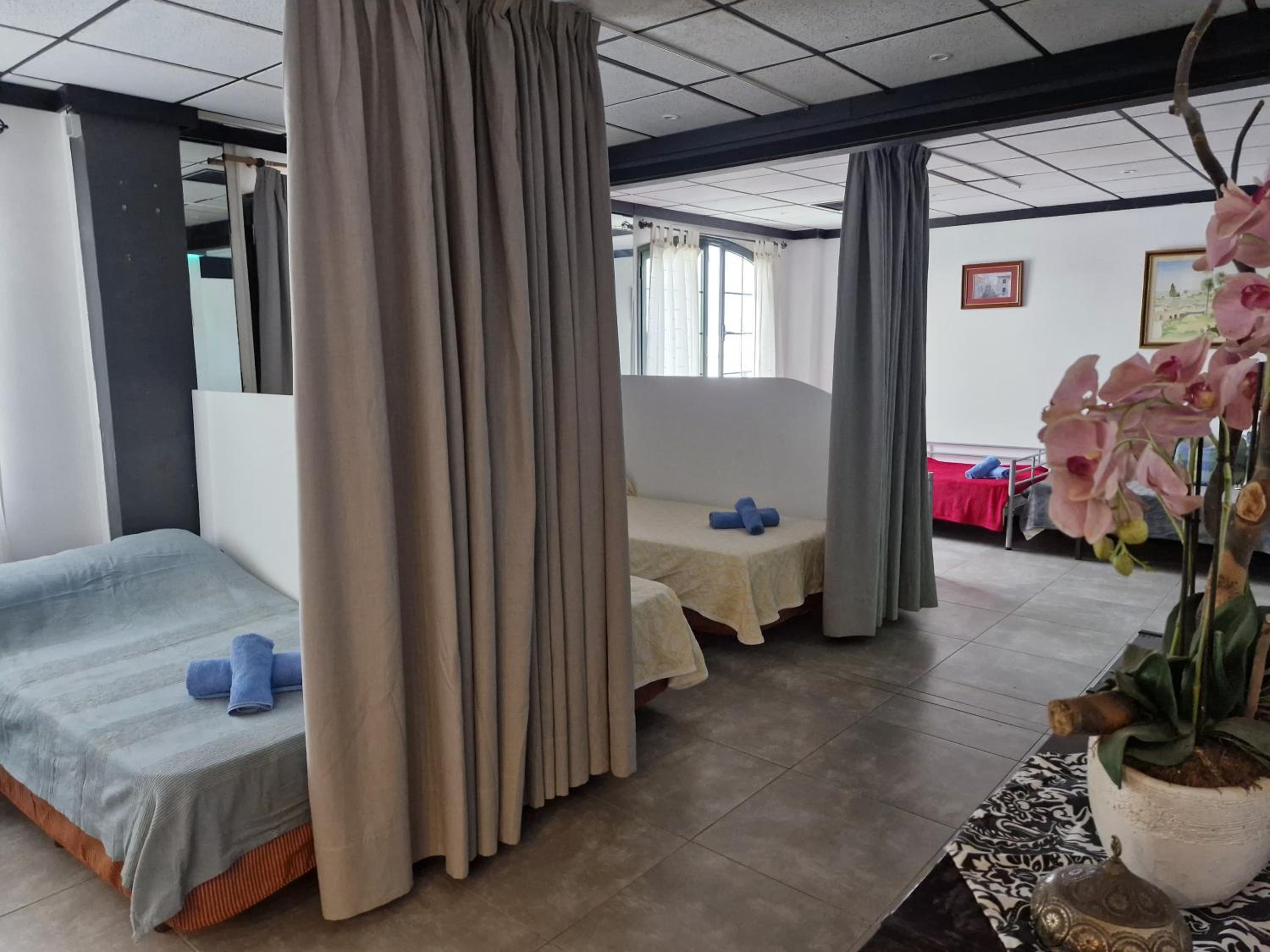 Bed in 6-Bed Mixed Dormitory Room photo 2