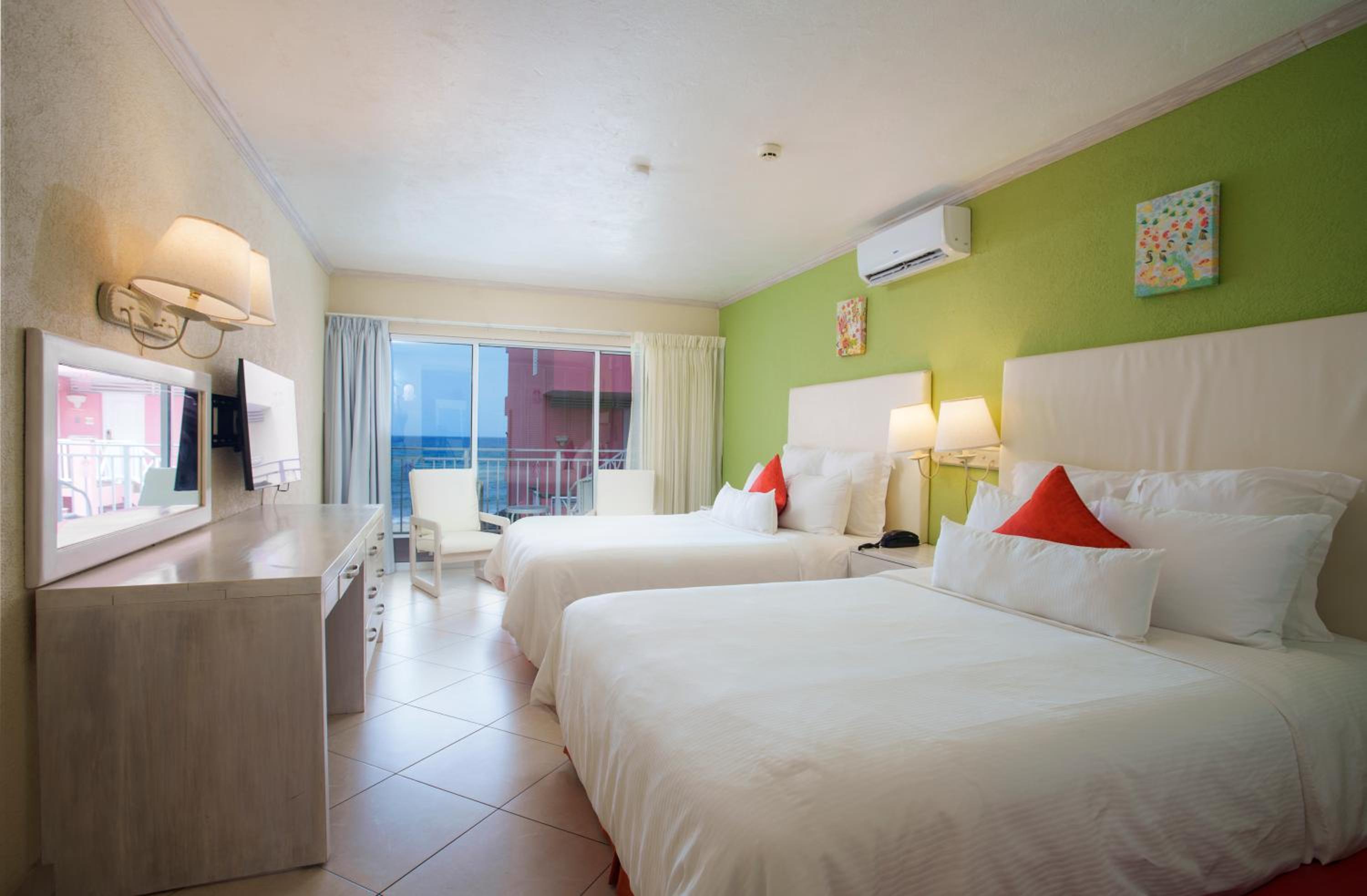King or Queen Room with Ocean View photo 2