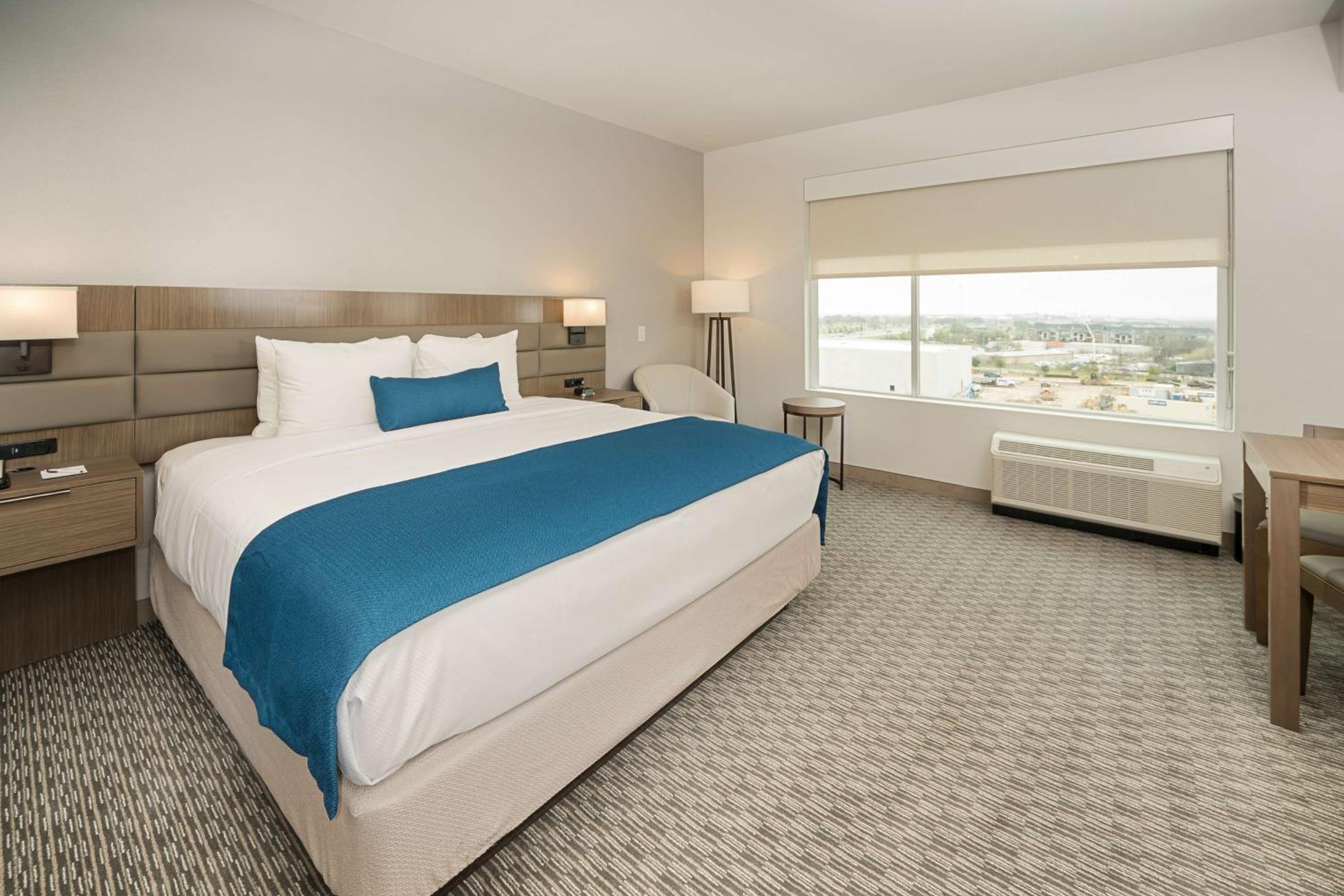 Junior Suite with One King Bed and Kitchenette - NOn-Smoking