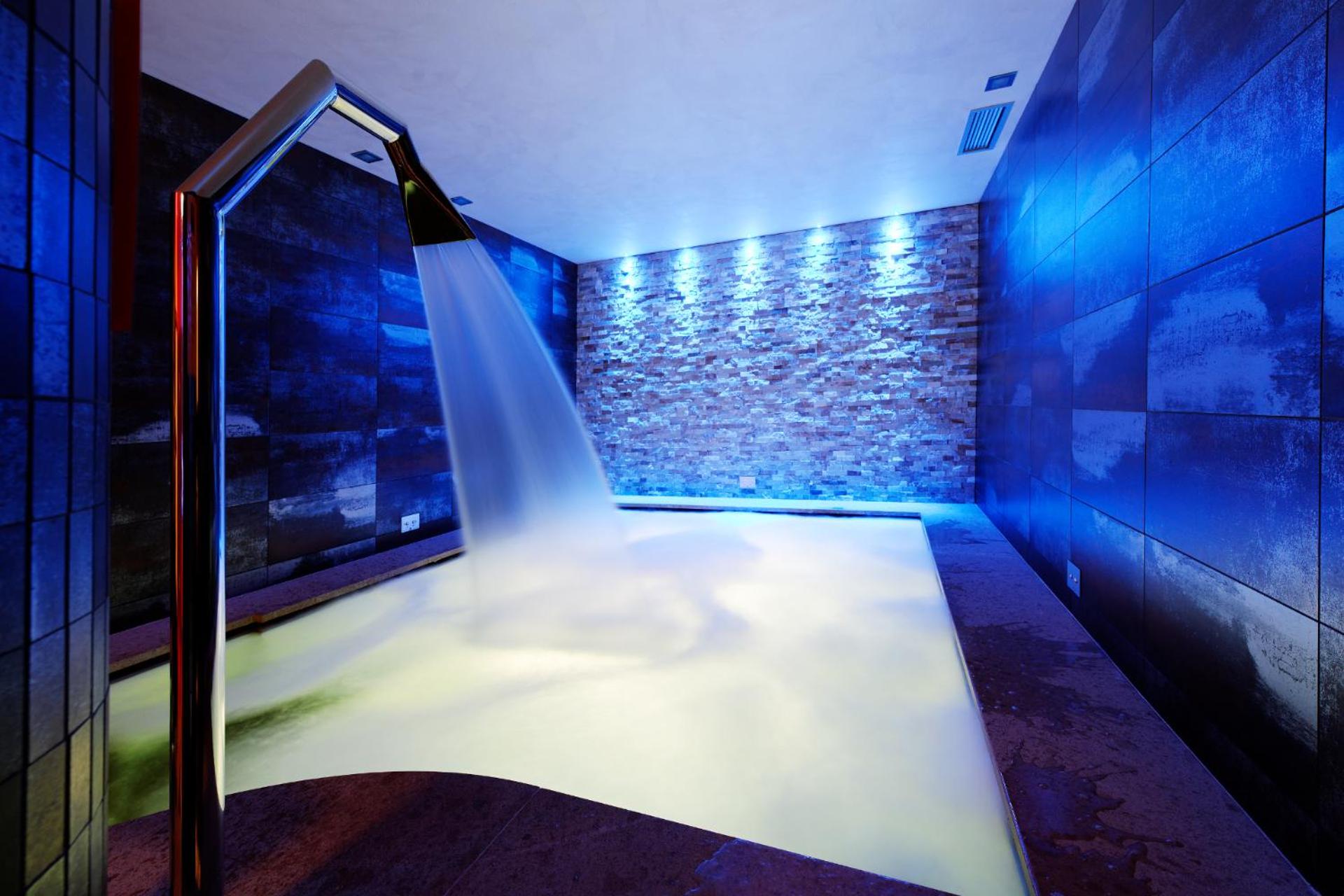 Junior Suite with Spa Access photo 2