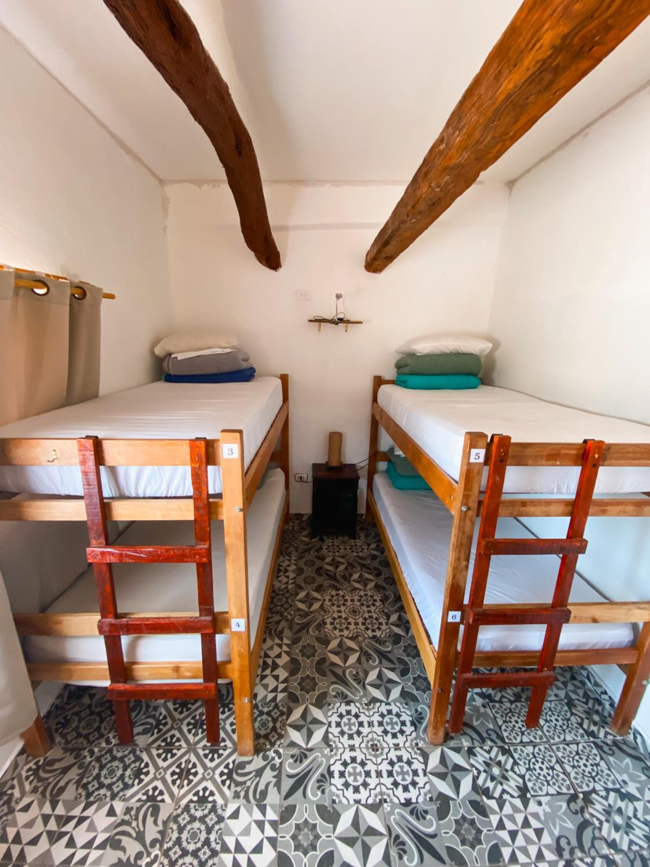 Bed in 6-Bed Mixed Dormitory Room photo 2