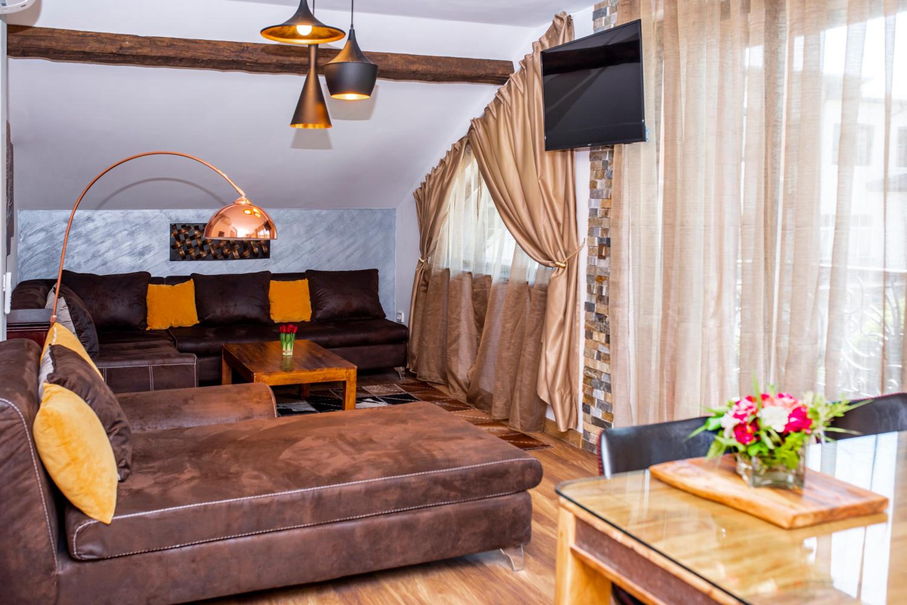 One-Bedroom Apartment with City View photo 1
