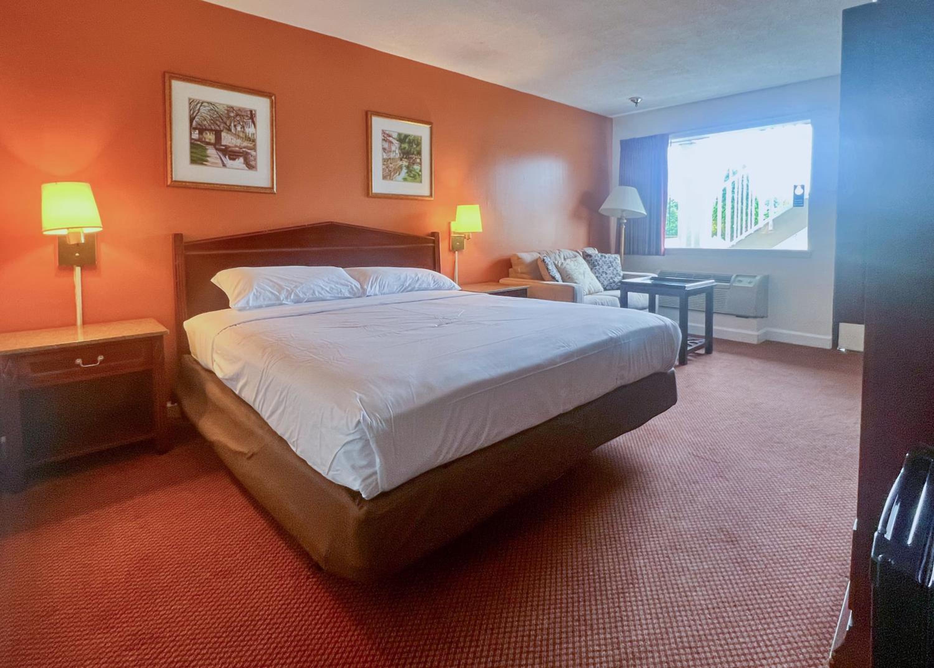 King Suite with Spa Bath - Non-Smoking photo 1