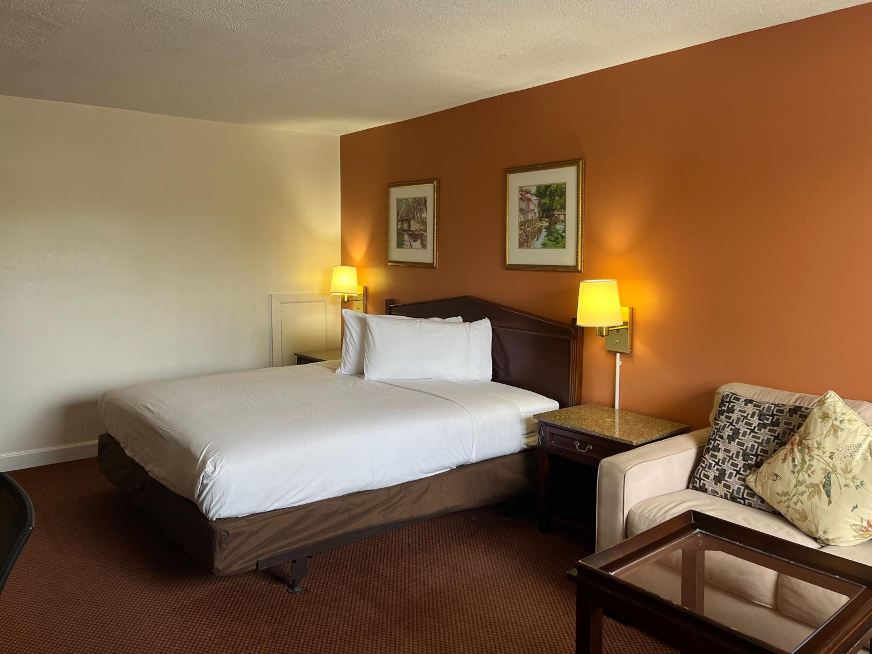 King Room - Non-Smoking photo 2