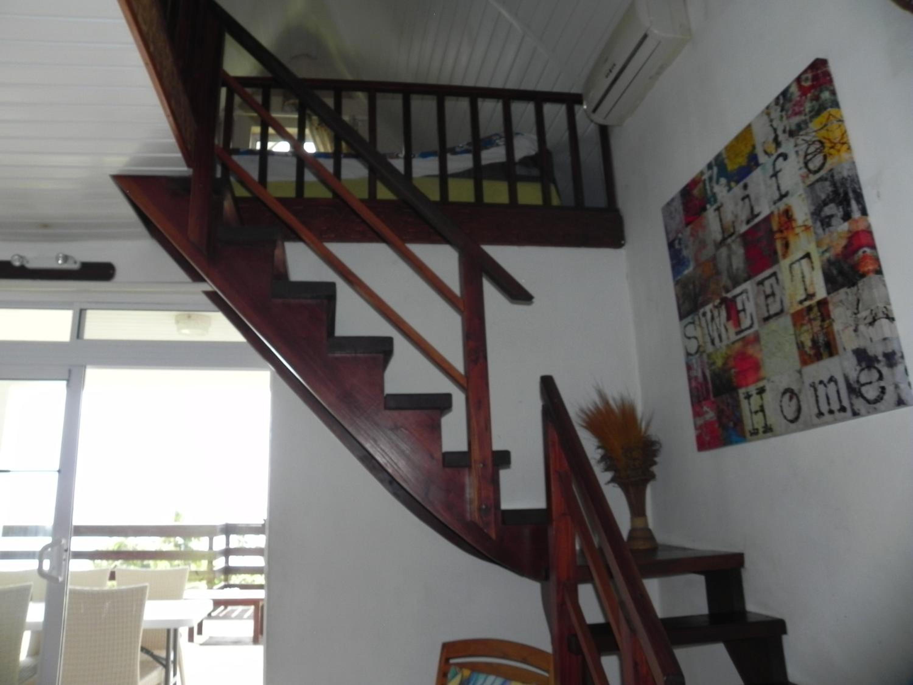 Mezzanine House photo 1