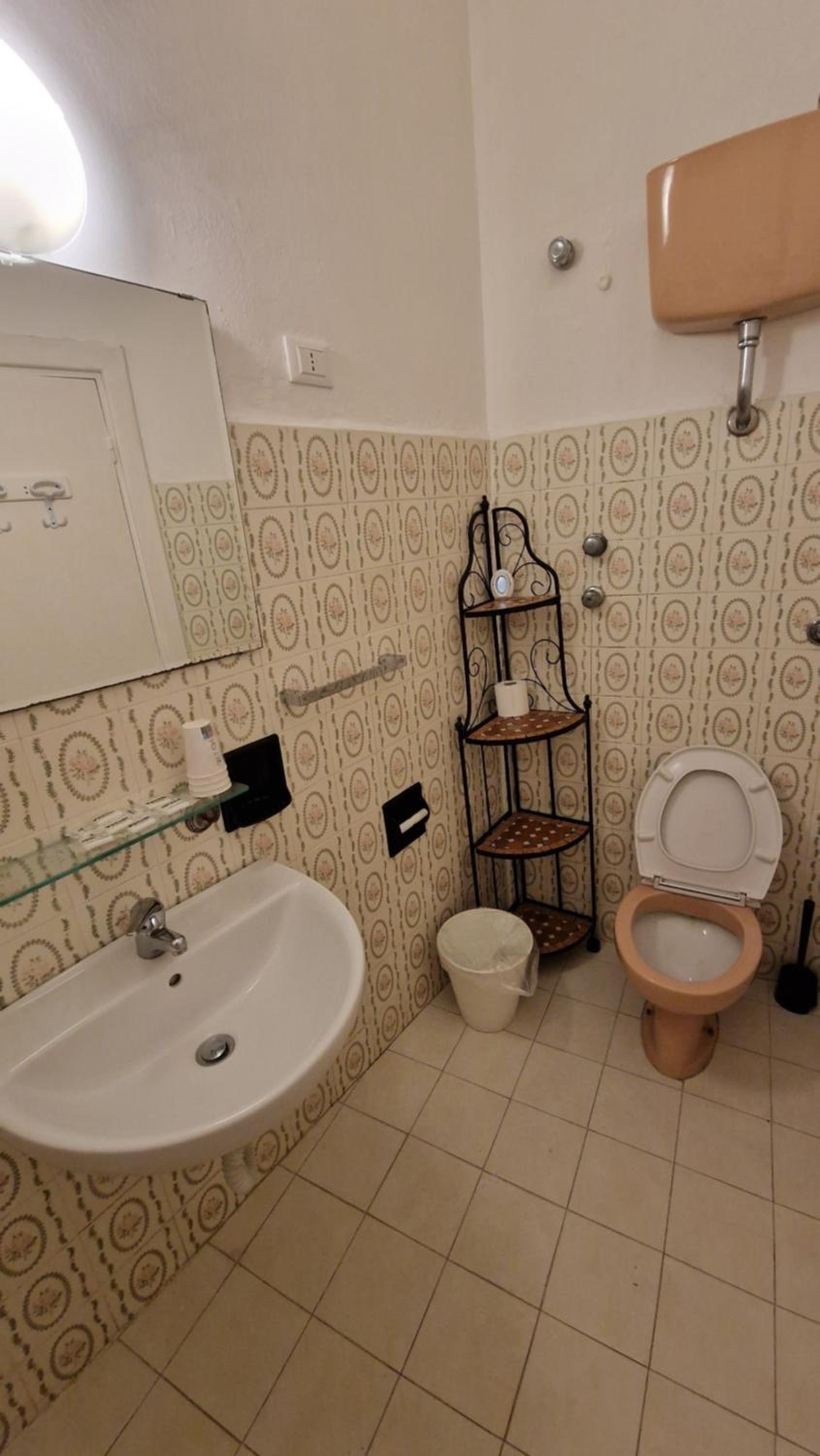 Quadruple Room with Private External Bathroom - Photo 9