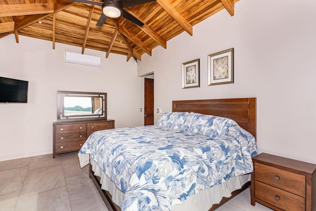 Villa photo 1