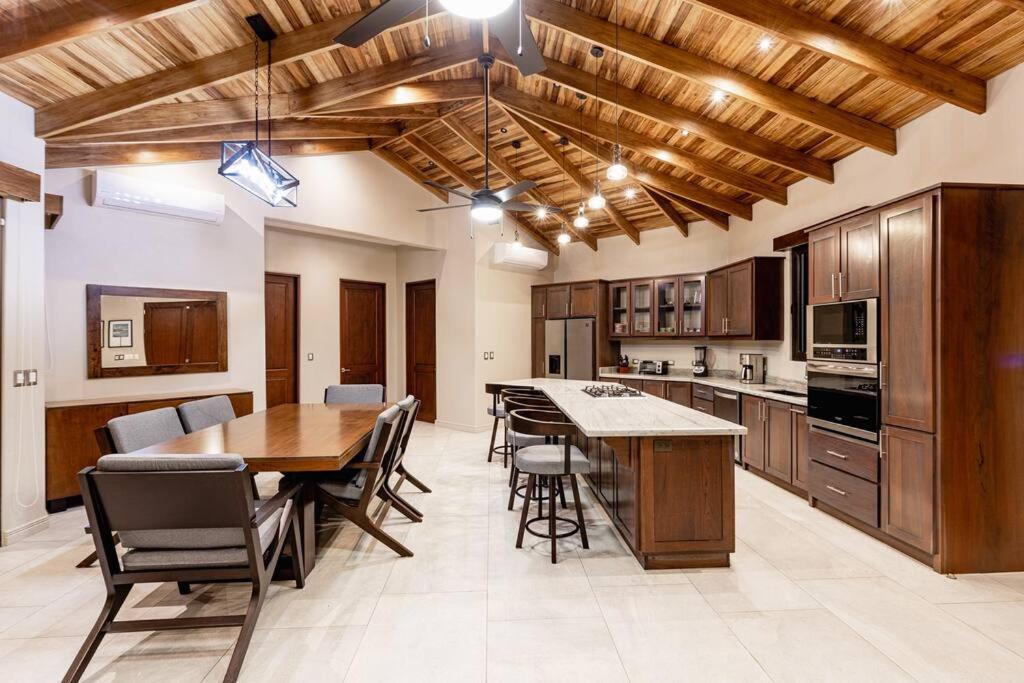Villa photo 2